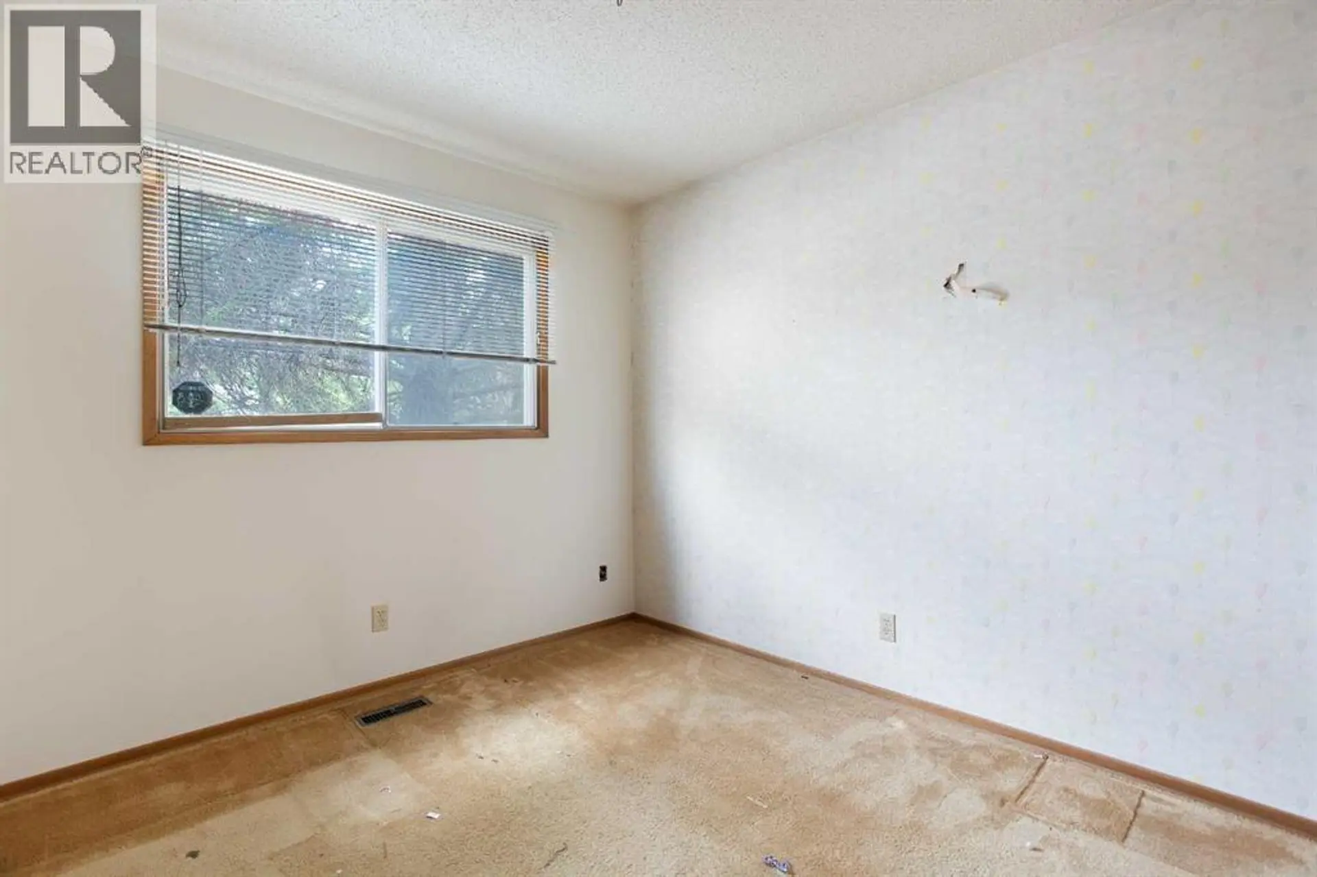 608 Aboyne Crescent NE - Image 4