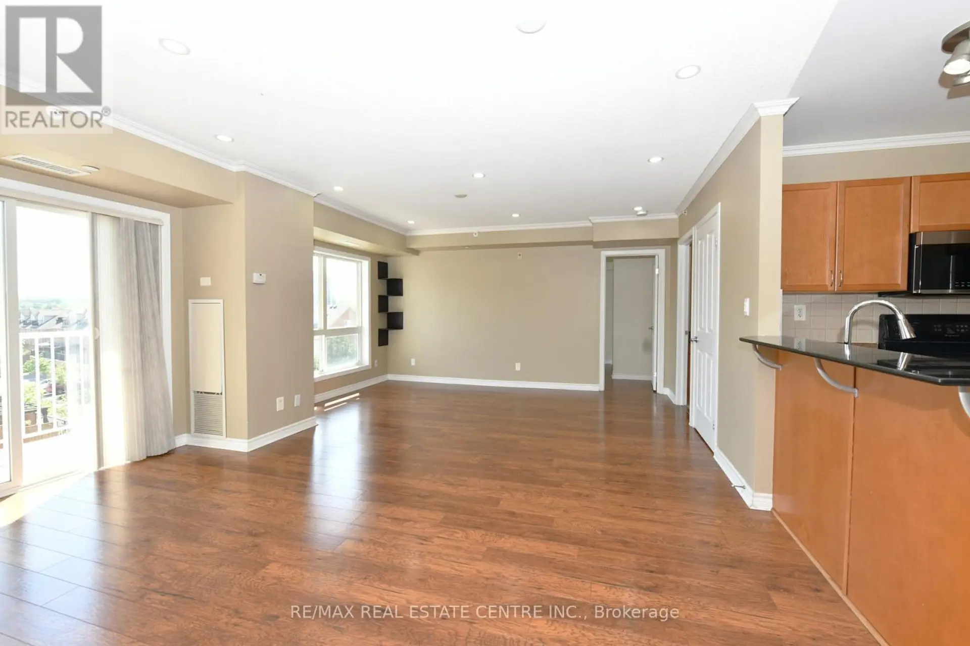 #418 8 HARRIS STREET - Image 4