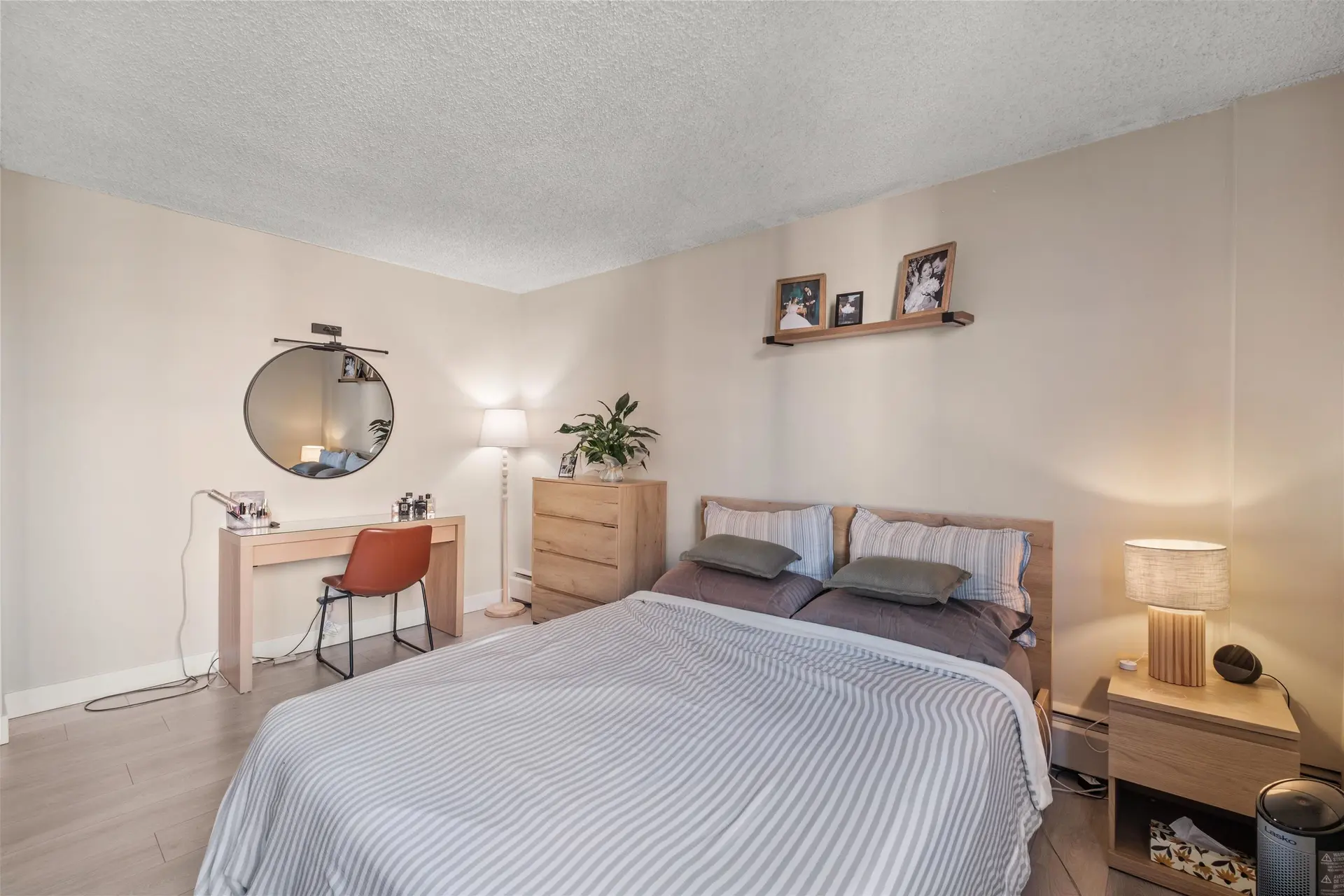 #1205 2012 Fullerton Avenue - Image 7