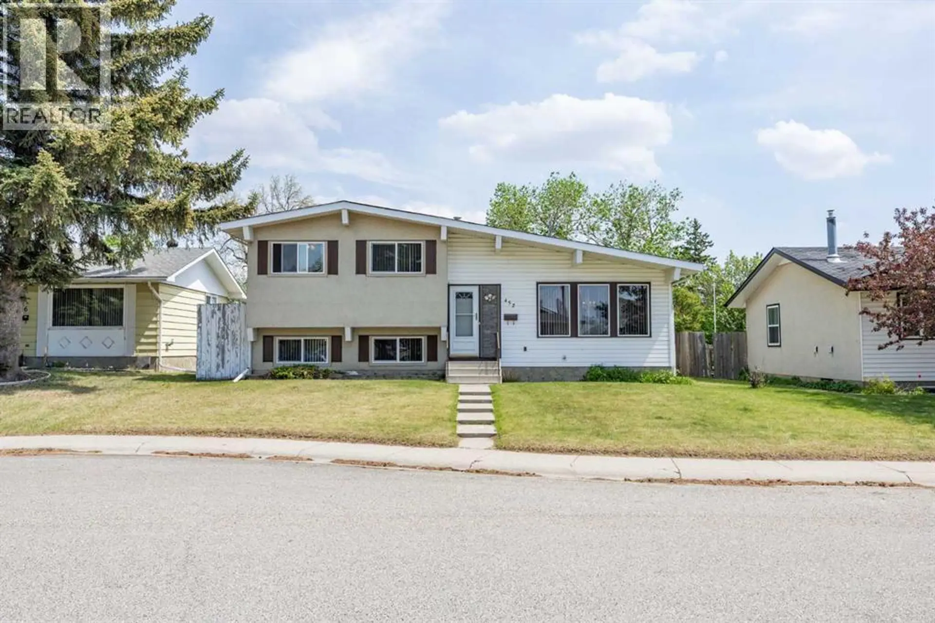 Property at 452 Manora Way NE, Calgary, AB