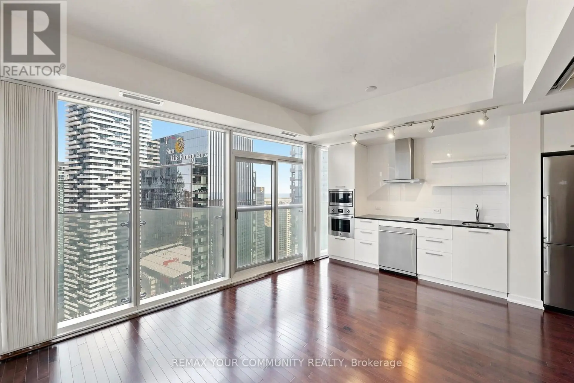 #3901 12 YORK STREET - Image 2