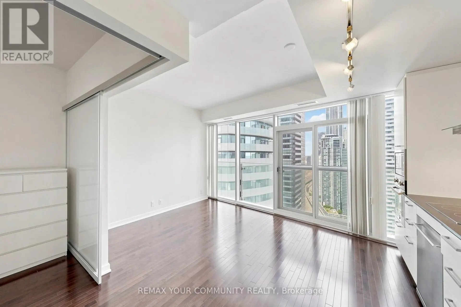 #3901 12 YORK STREET - Image 5