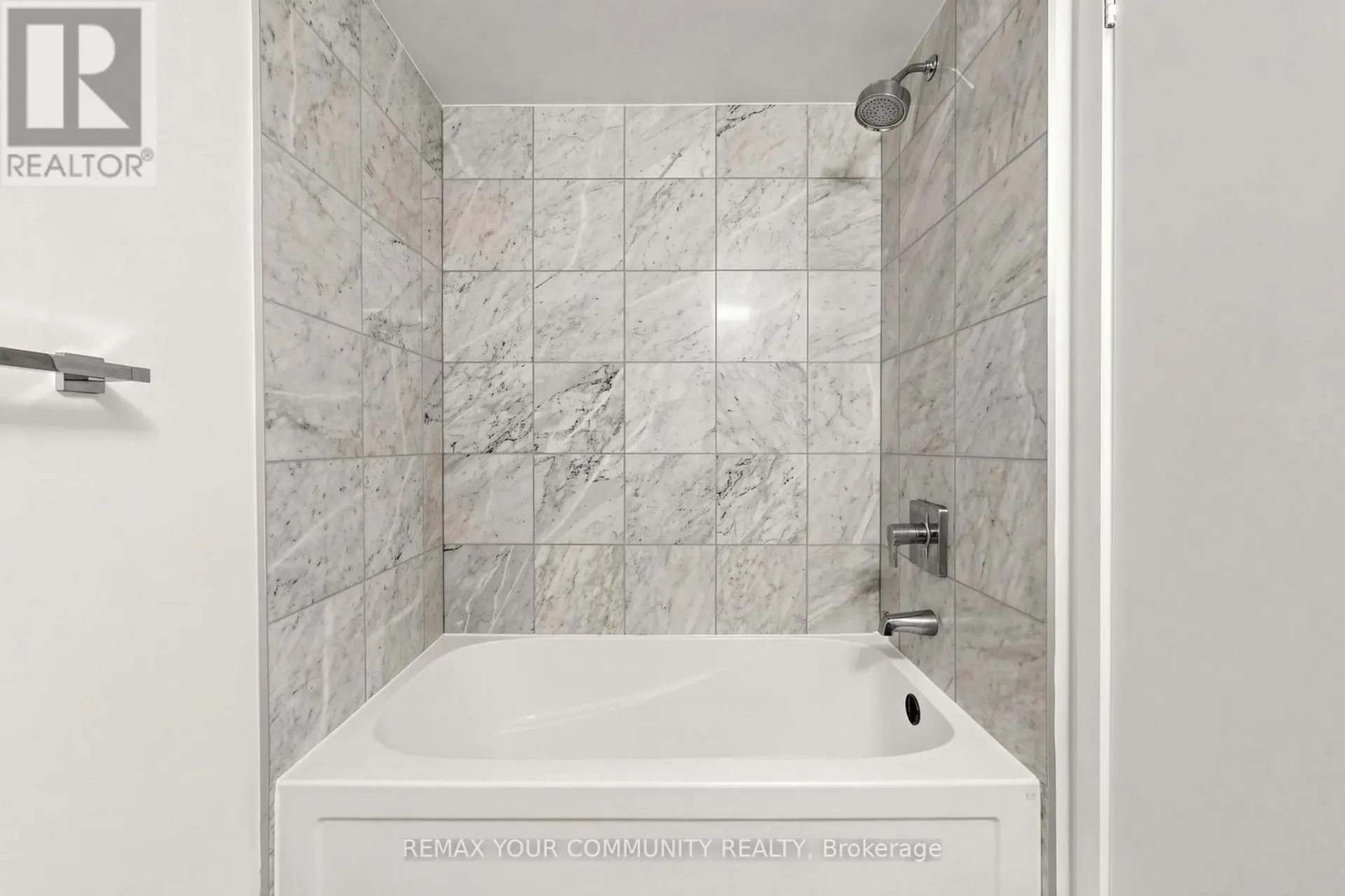 #3901 12 YORK STREET - Image 8