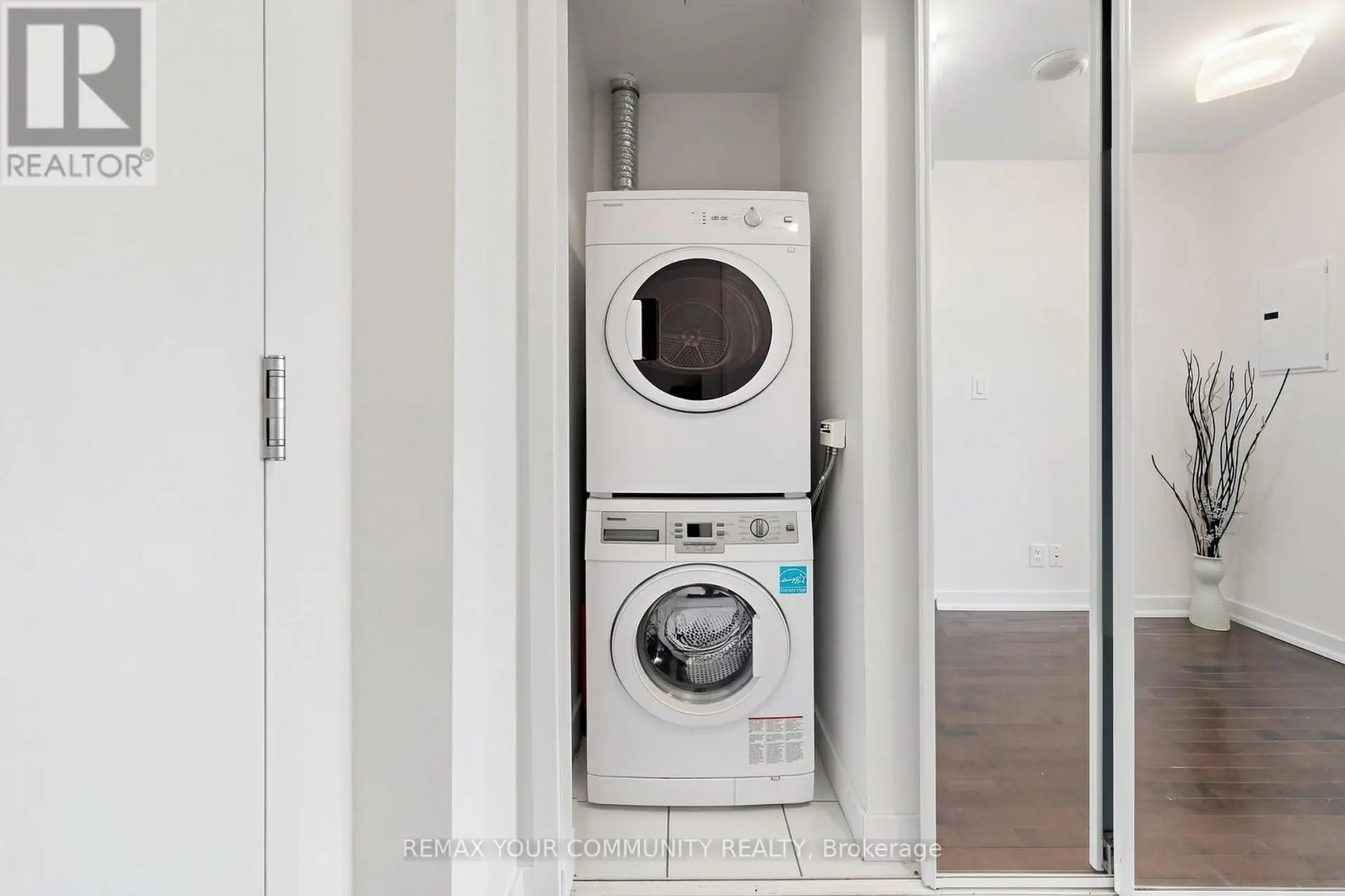#3901 12 YORK STREET - Image 9