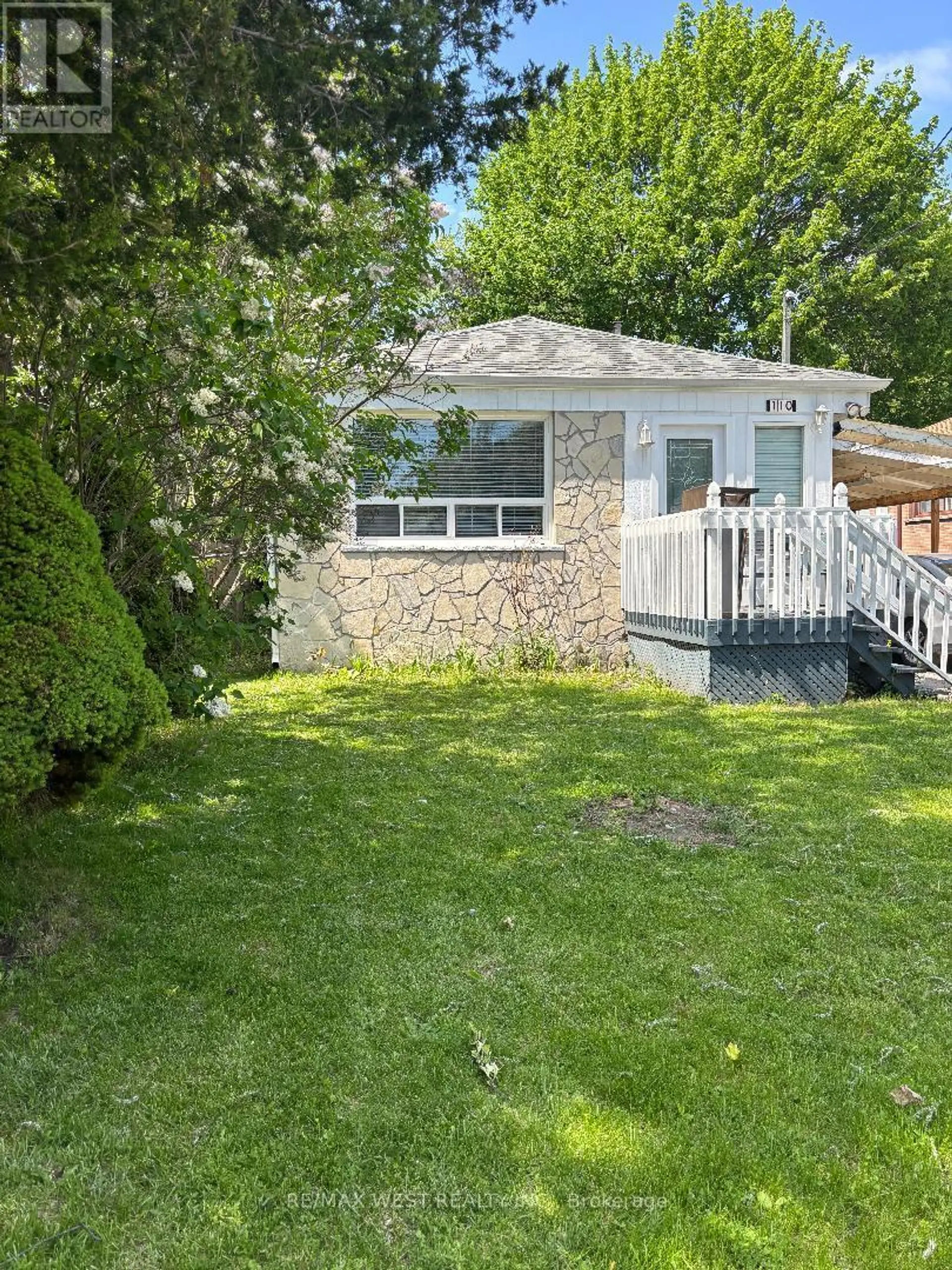 110 DARLINGSIDE DRIVE - Image 1