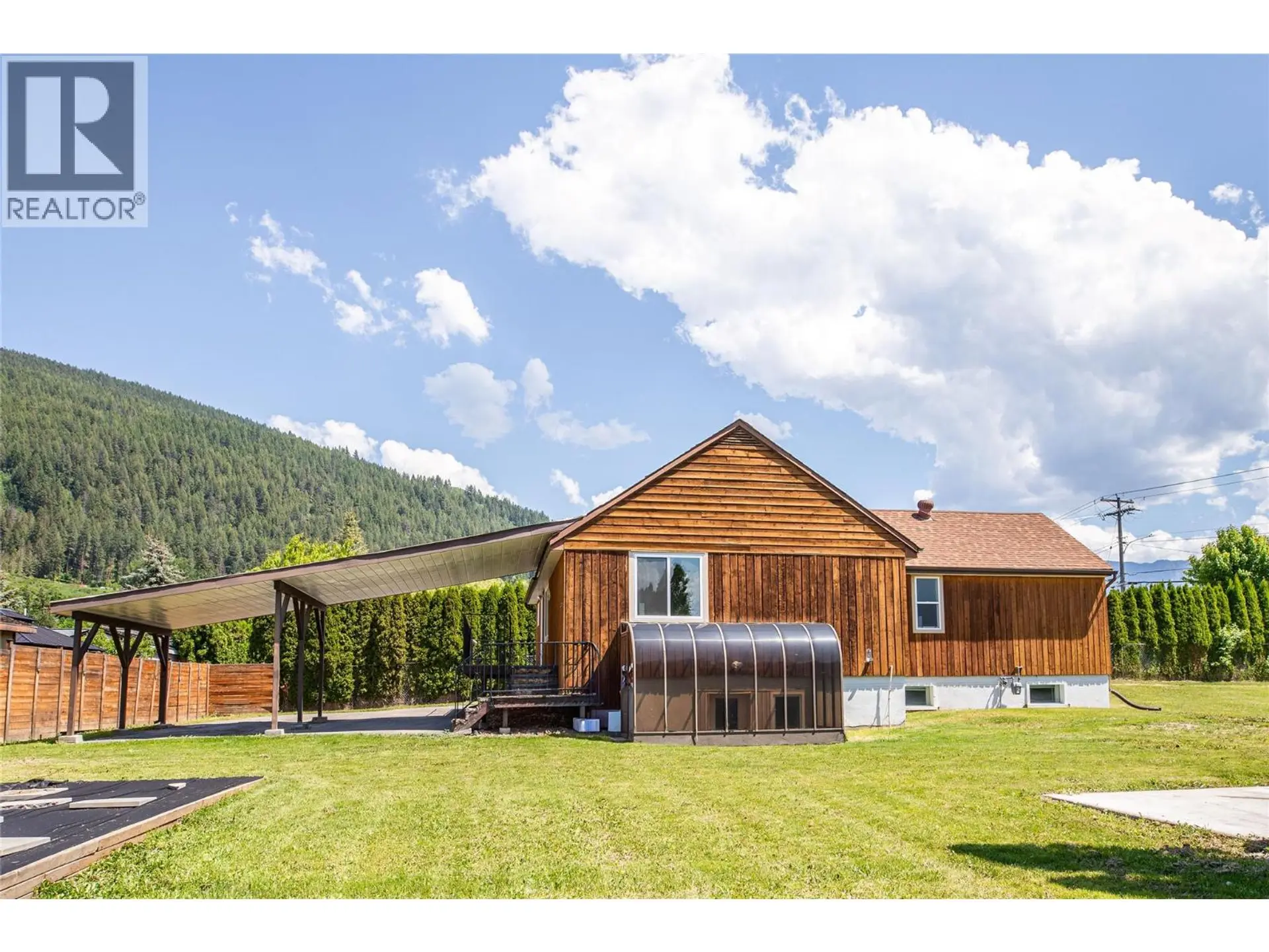 Property at 710 Devon Street, Creston, BC