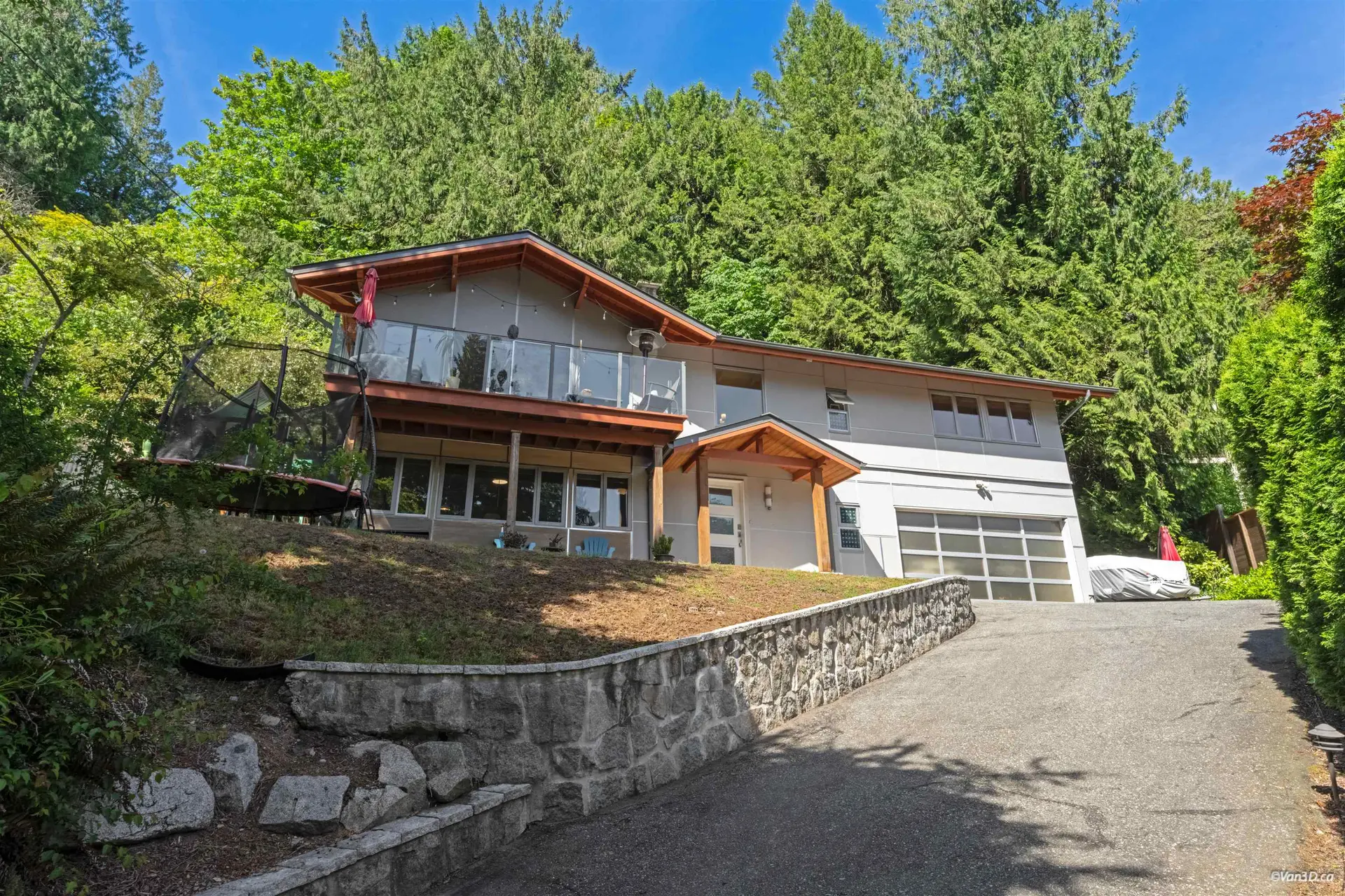 Property at 3907 Bayridge Place, West Vancouver, BC