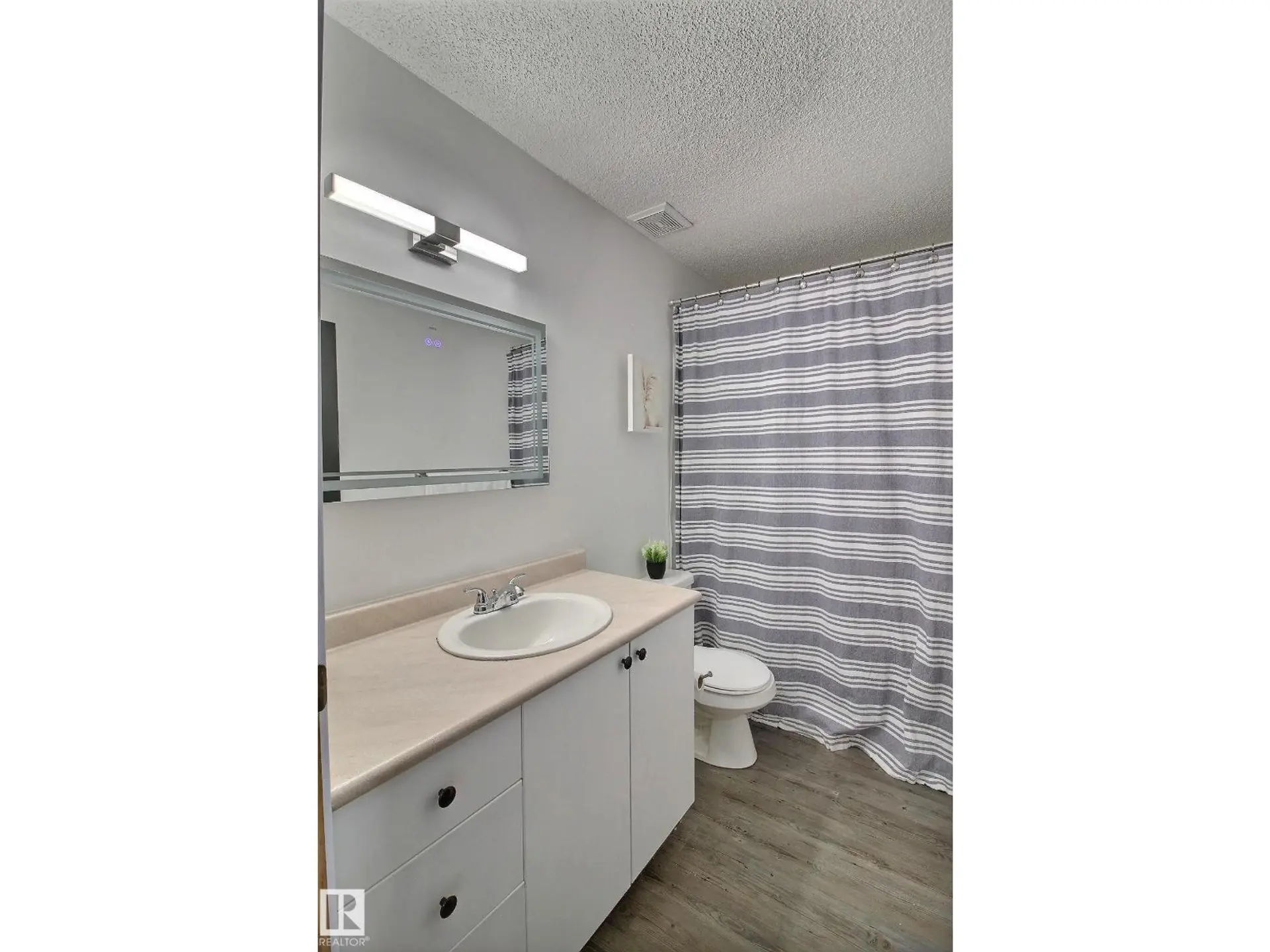 #701 610 KING ST - Image 12