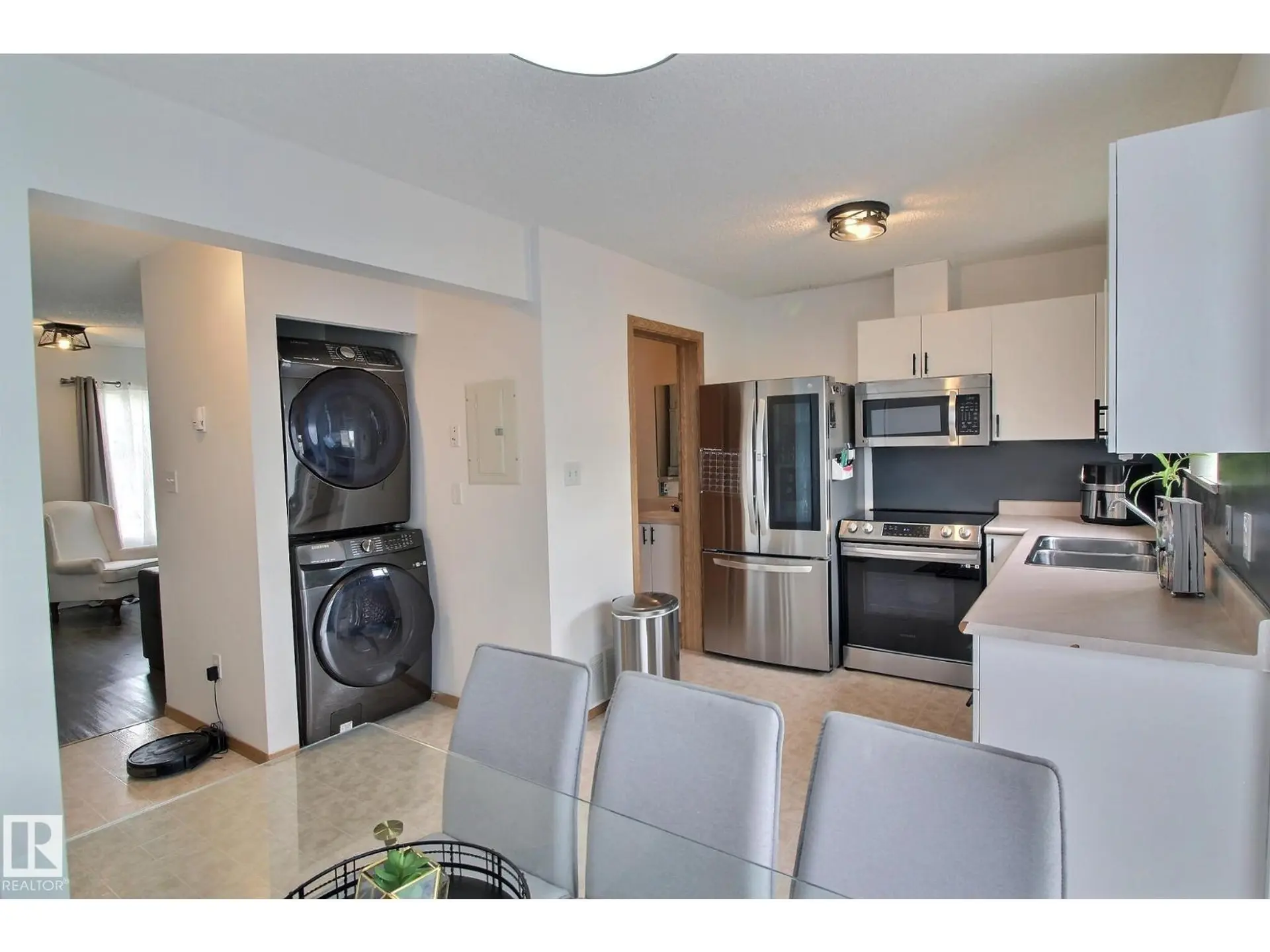 #701 610 KING ST - Image 3