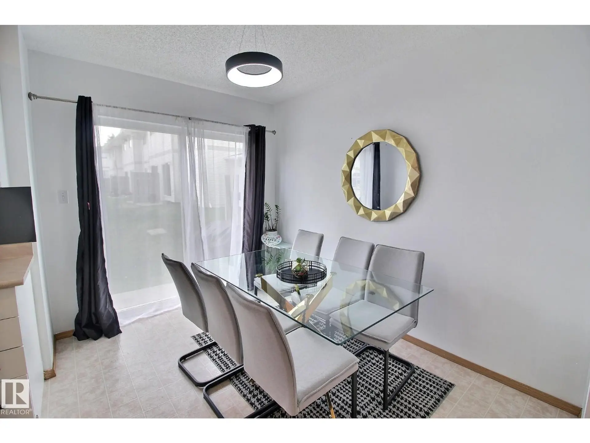 #701 610 KING ST - Image 4