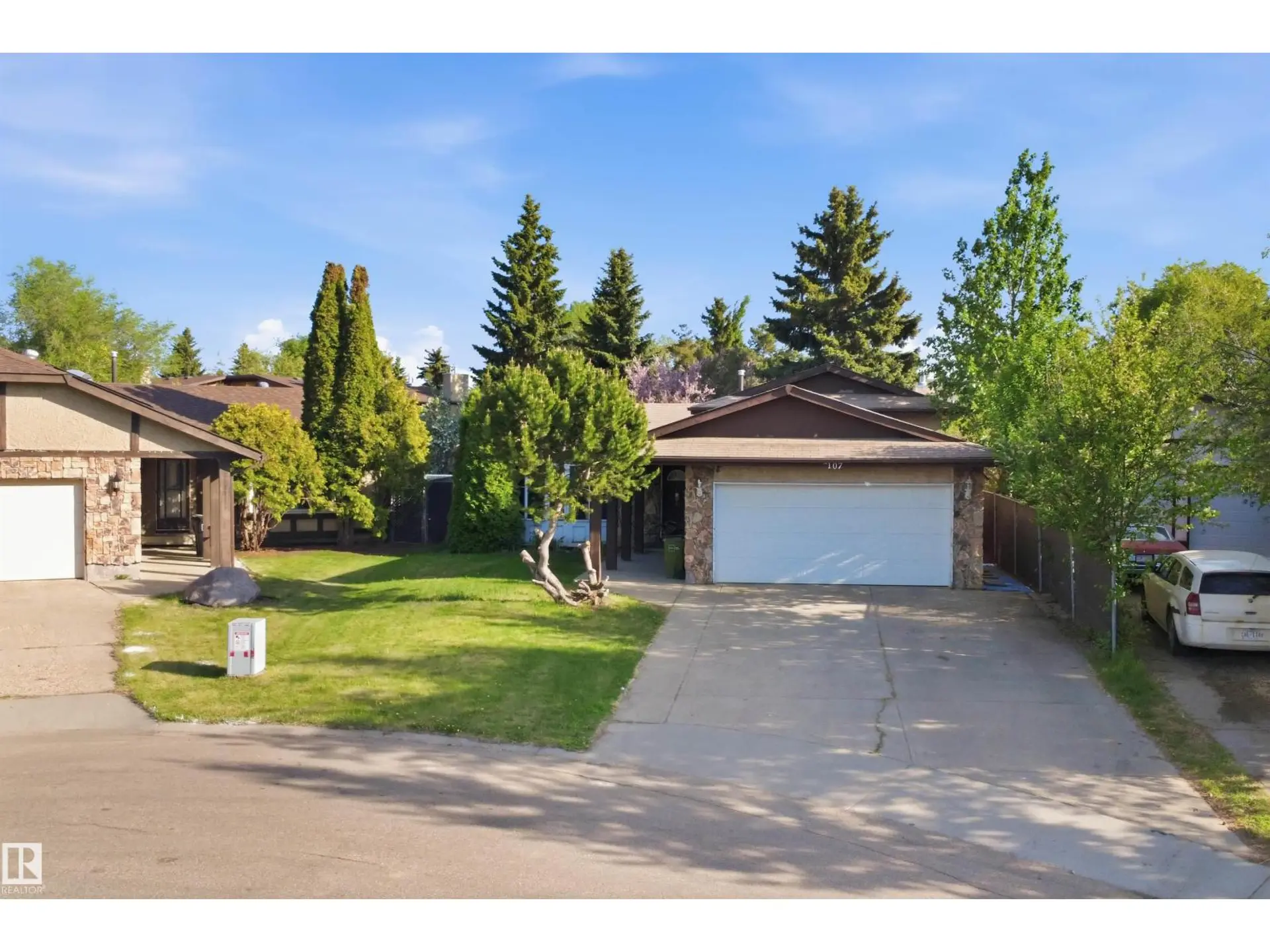 Property at 2107 40 ST NW, Edmonton, AB