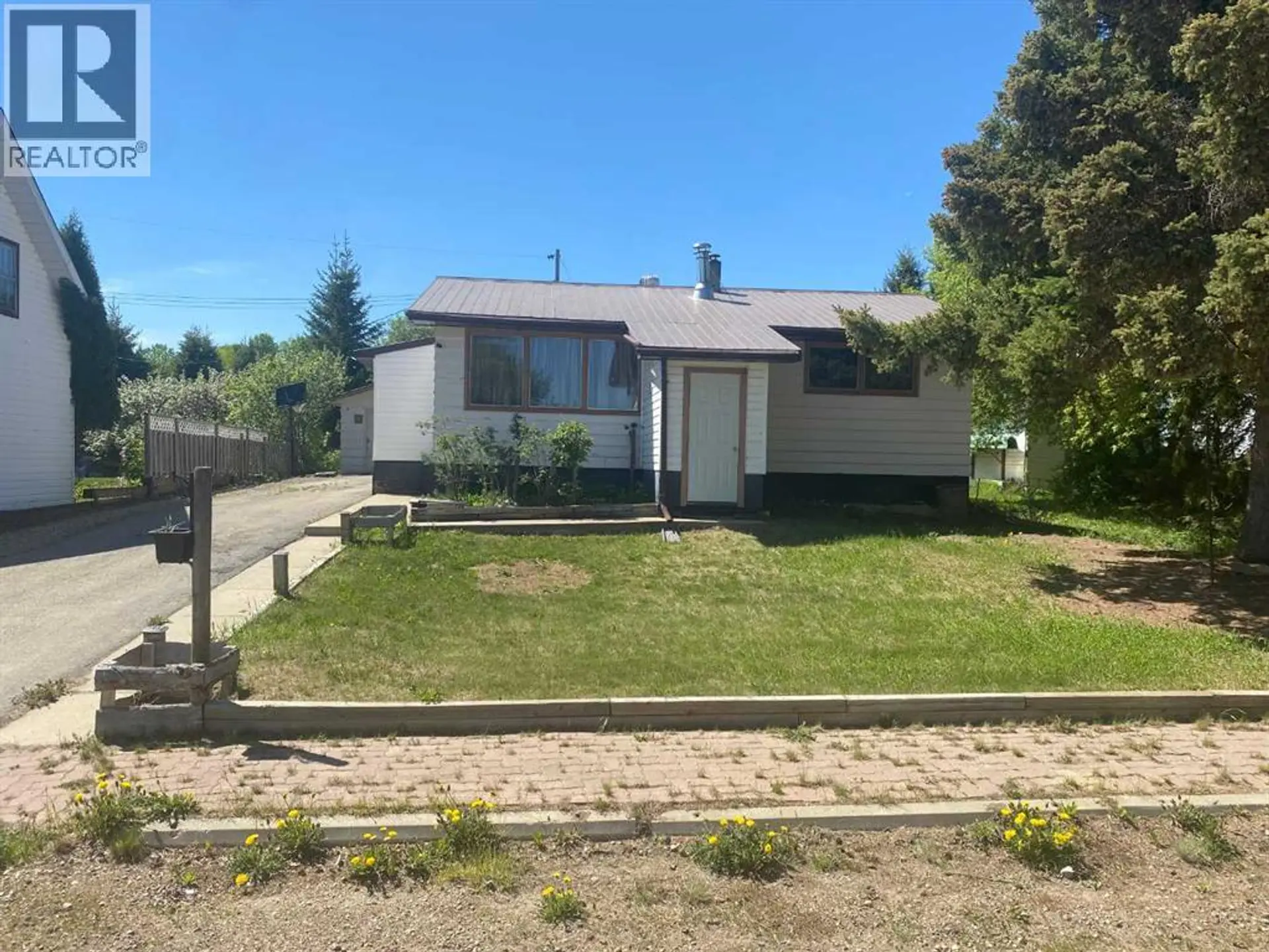 Property at 4910 51 Street, Eaglesham, AB