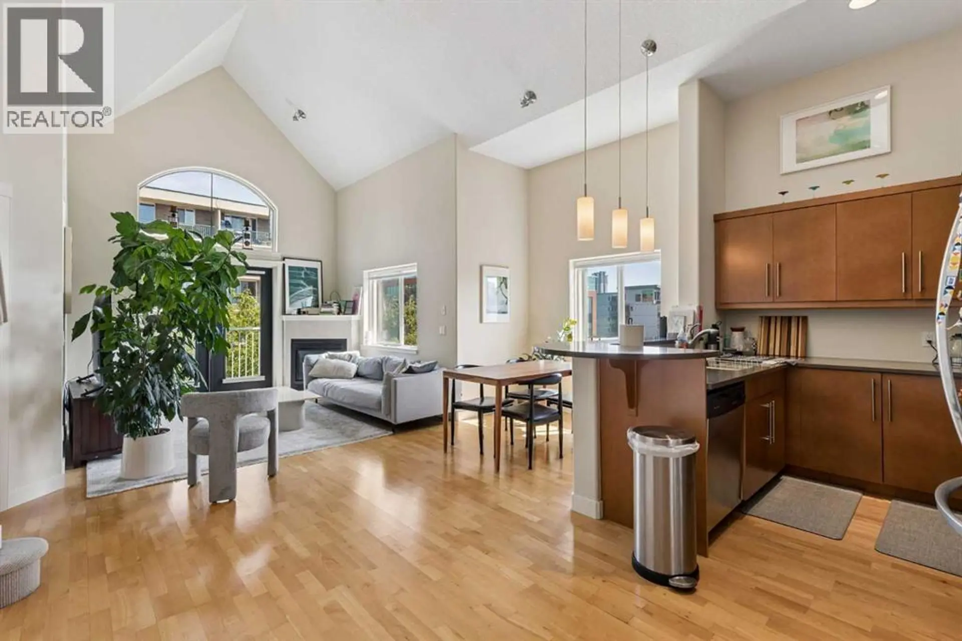 Property at #402 509 21 Avenue SW, Calgary, AB