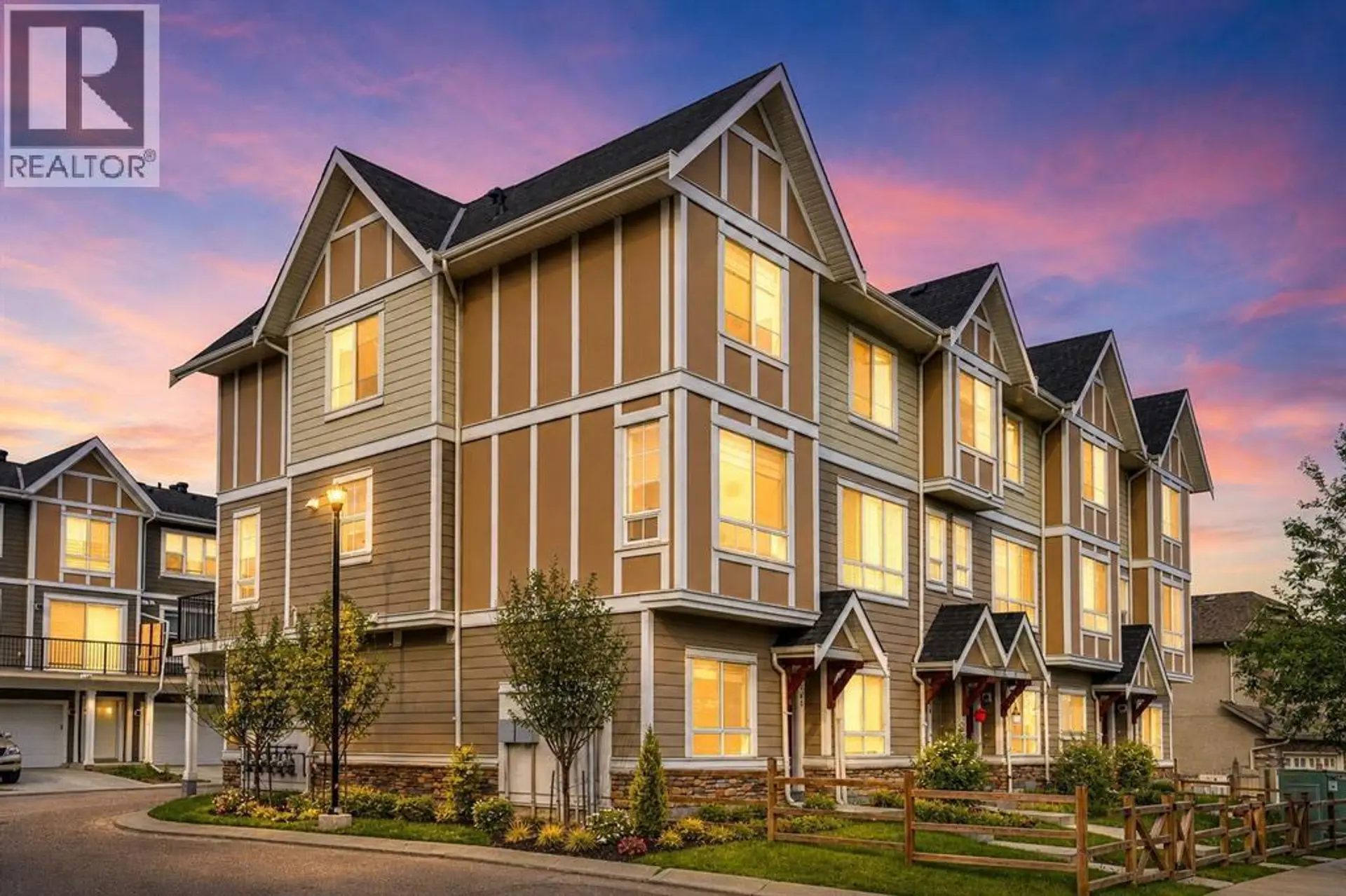 Property at 986 Sherwood Boulevard NW, Calgary, AB