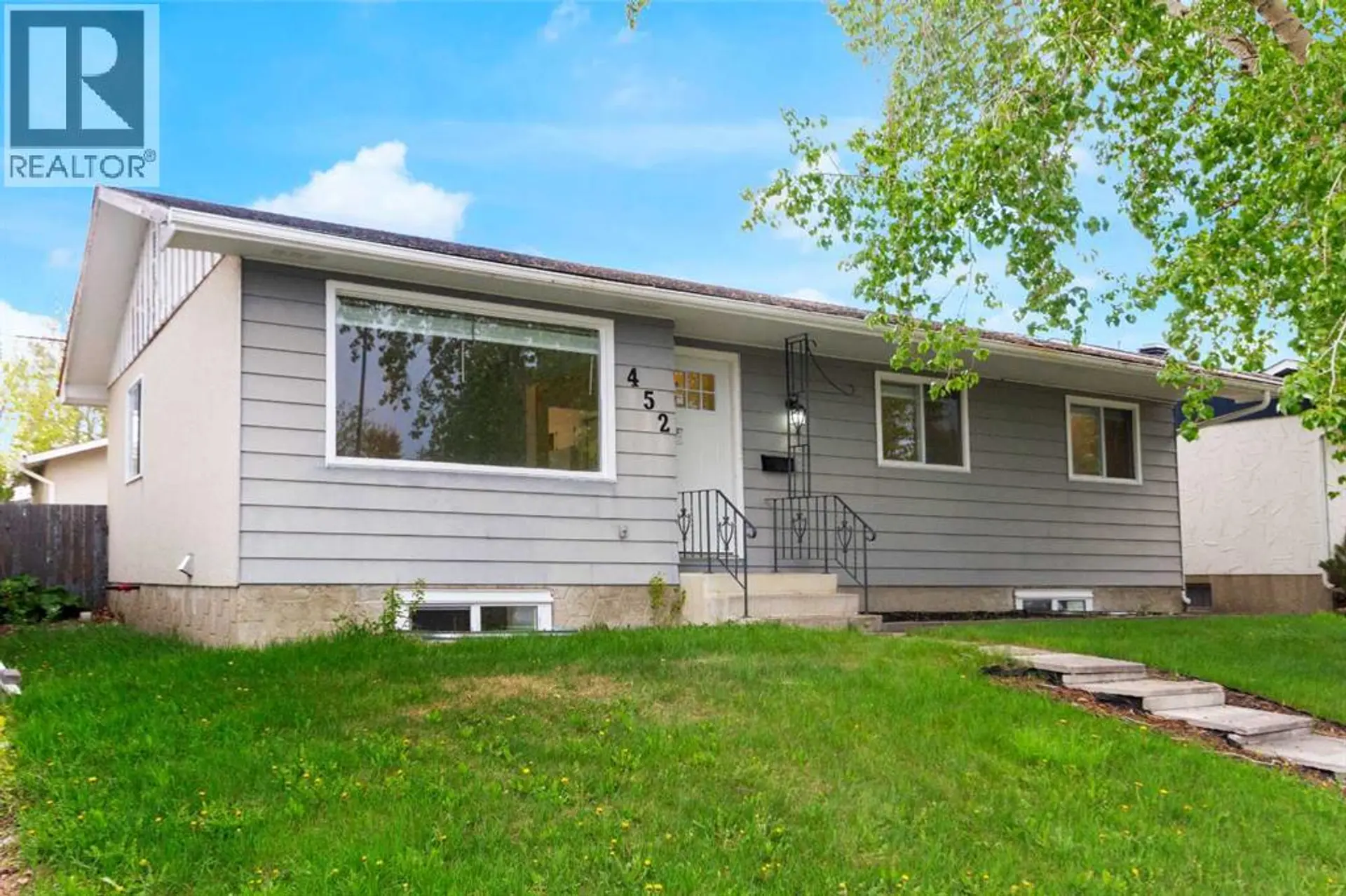 Property at 452 Queen Alexandra Way SE, Calgary, AB