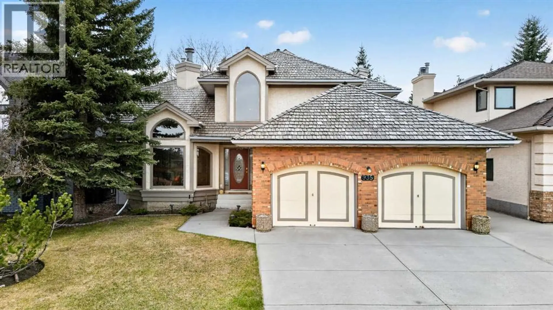 Property at 935 Shawnee Drive SW, Calgary, AB