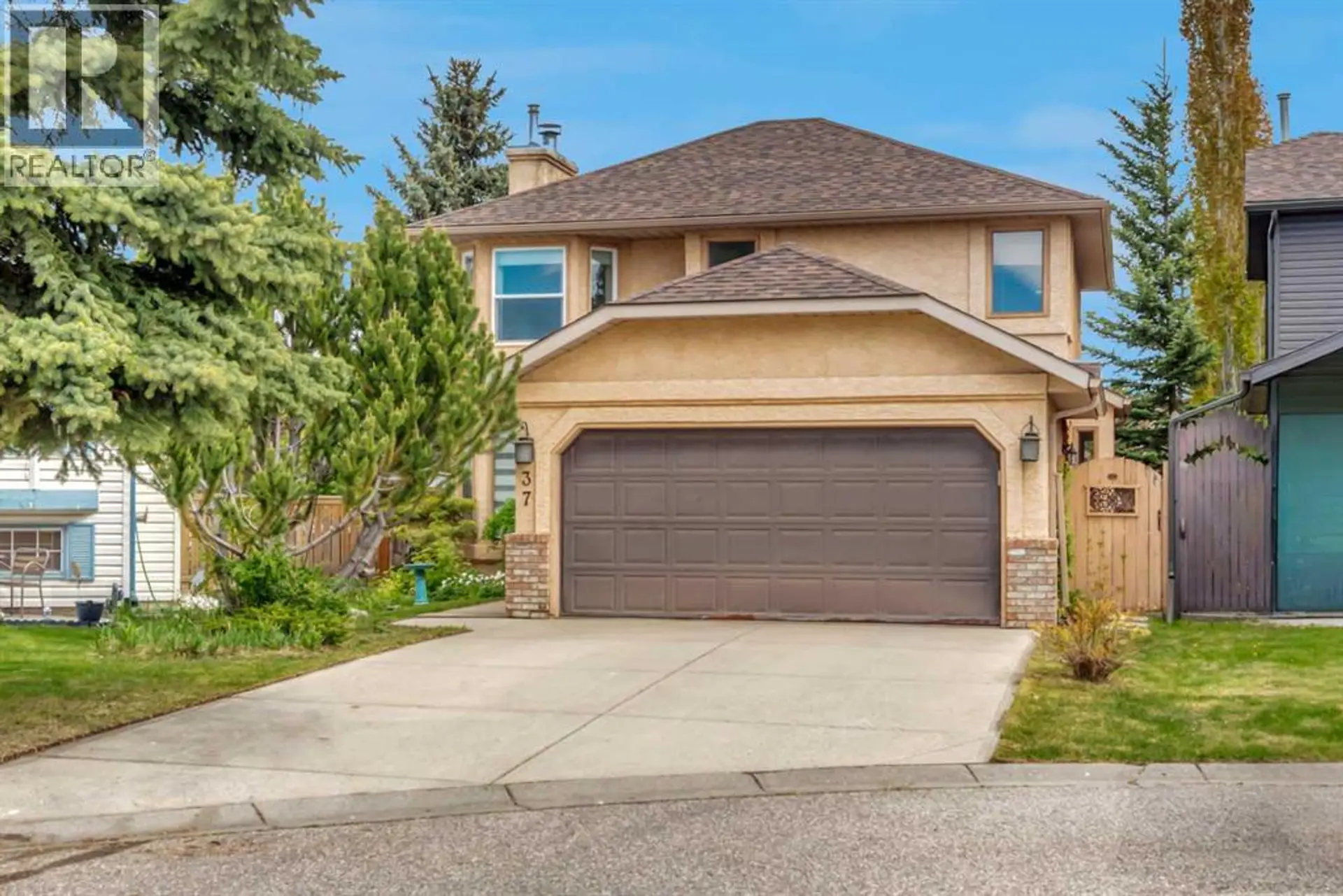 Property at 37 Shawbrooke Bay SW, Calgary, AB