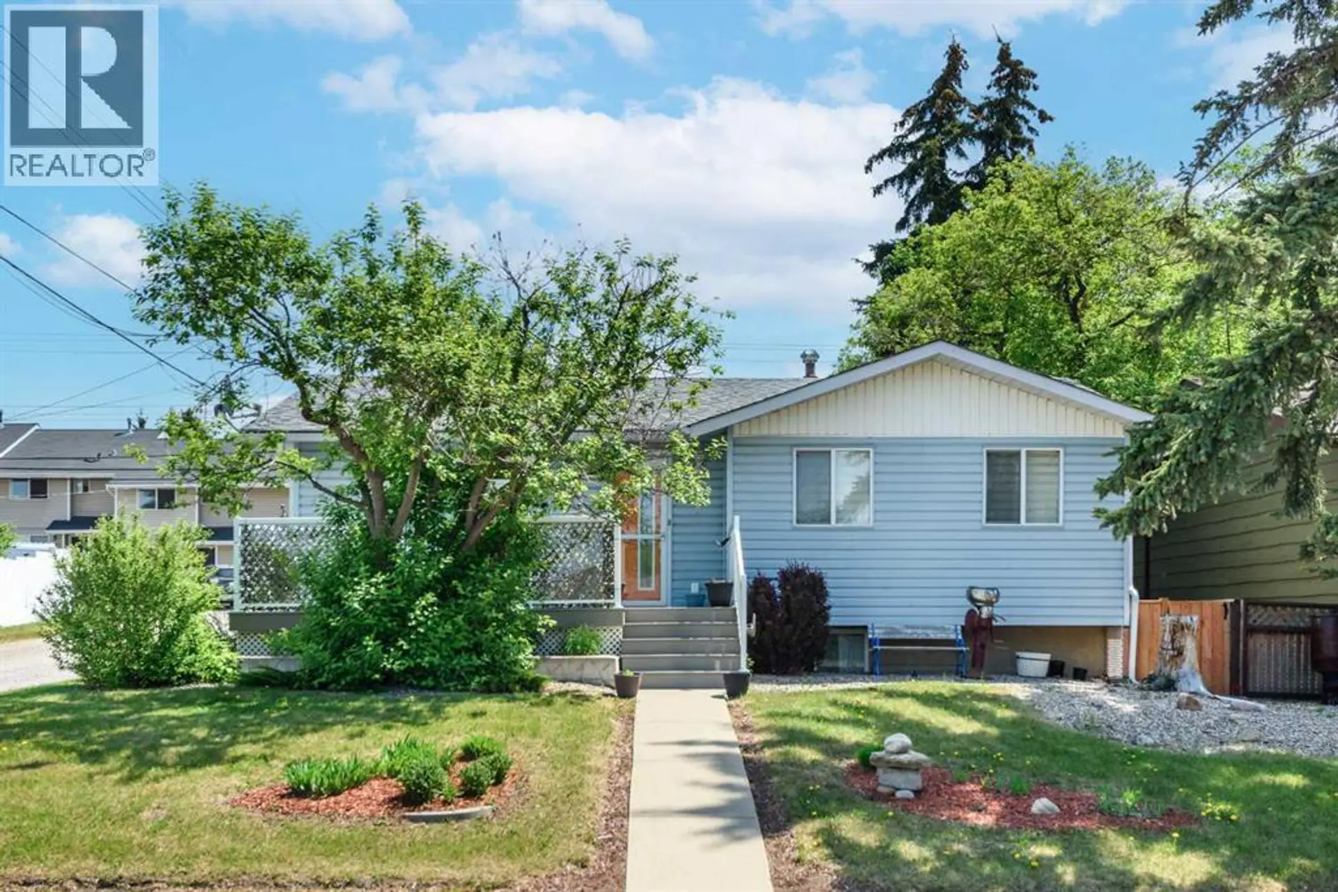 Property at 208 Van Horne Crescent NE, Calgary, AB