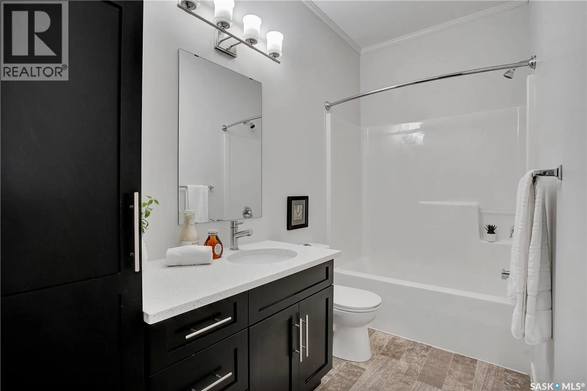 #106 545 Hassard CLOSE - Image 11