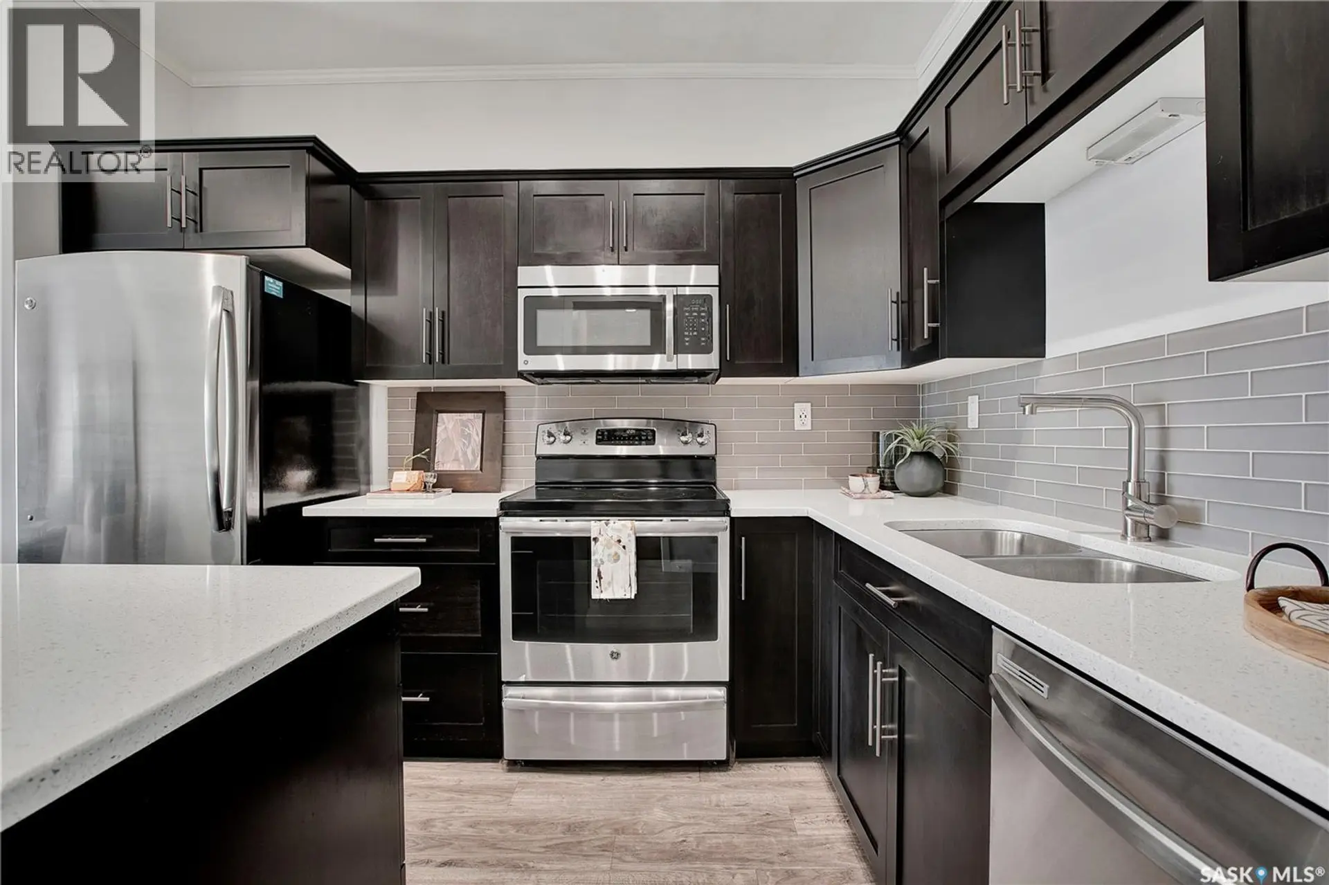 #106 545 Hassard CLOSE - Image 5