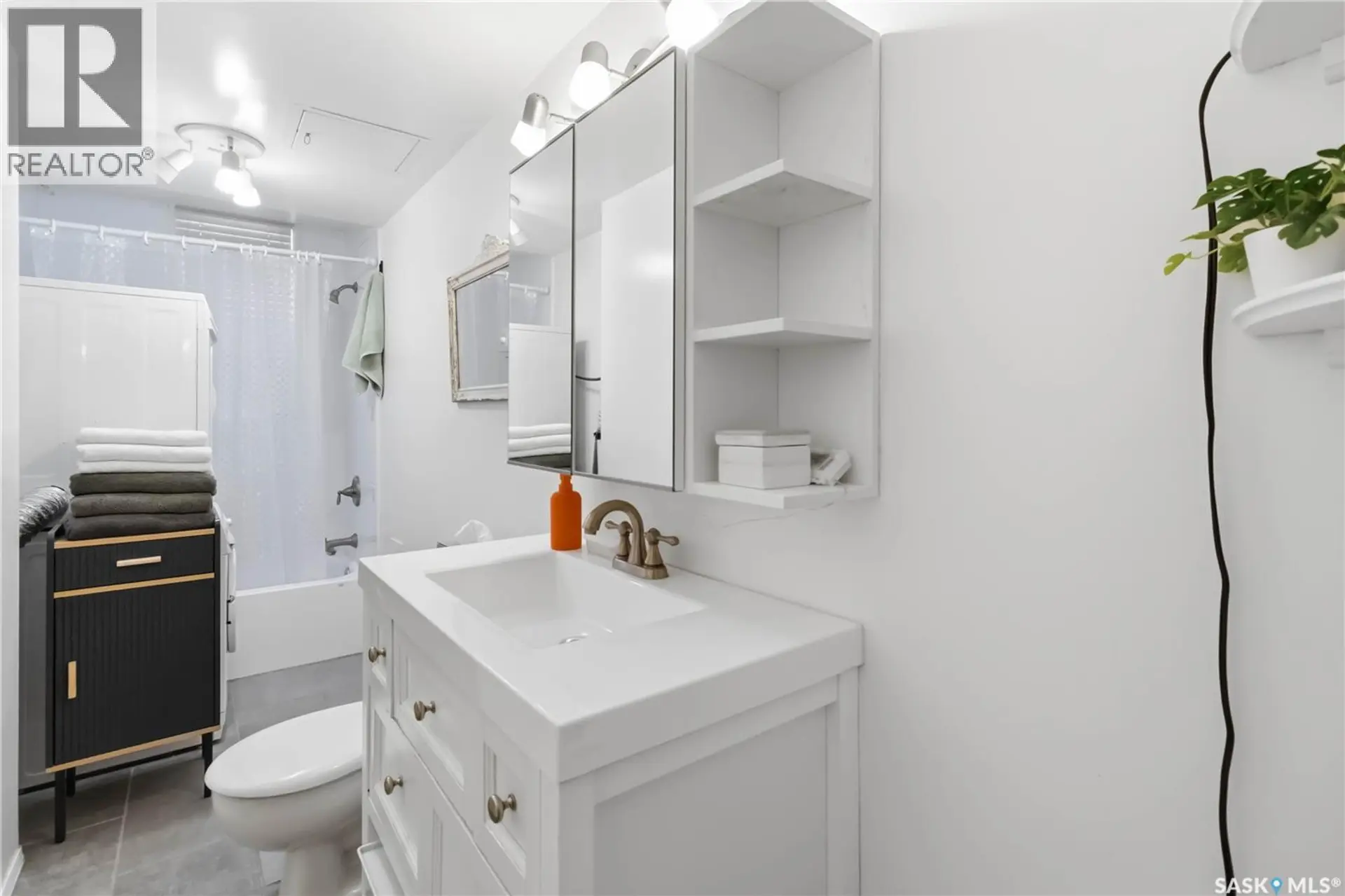 #103 609 King STREET - Image 16