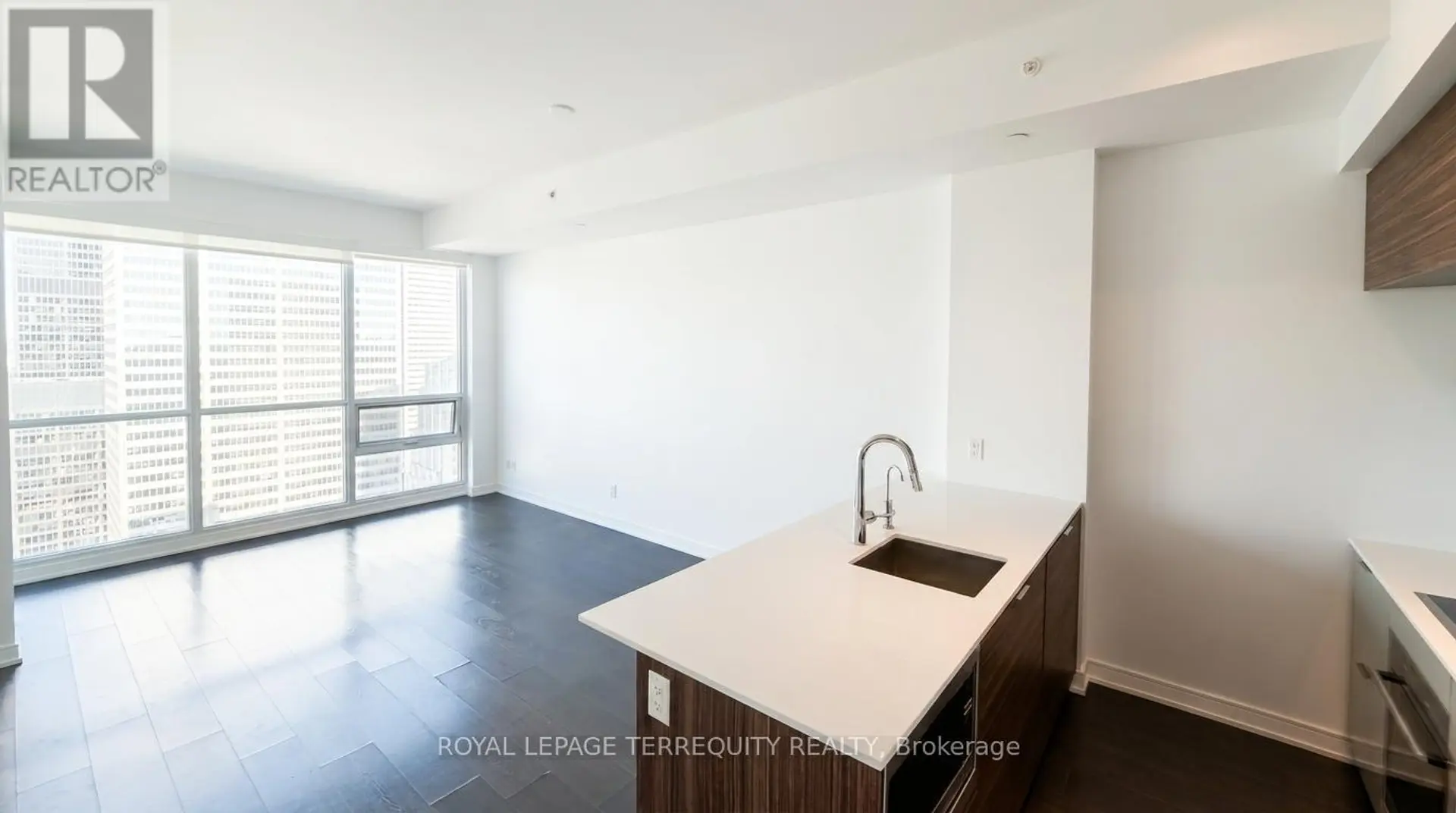 #4707 88 SCOTT STREET - Image 3