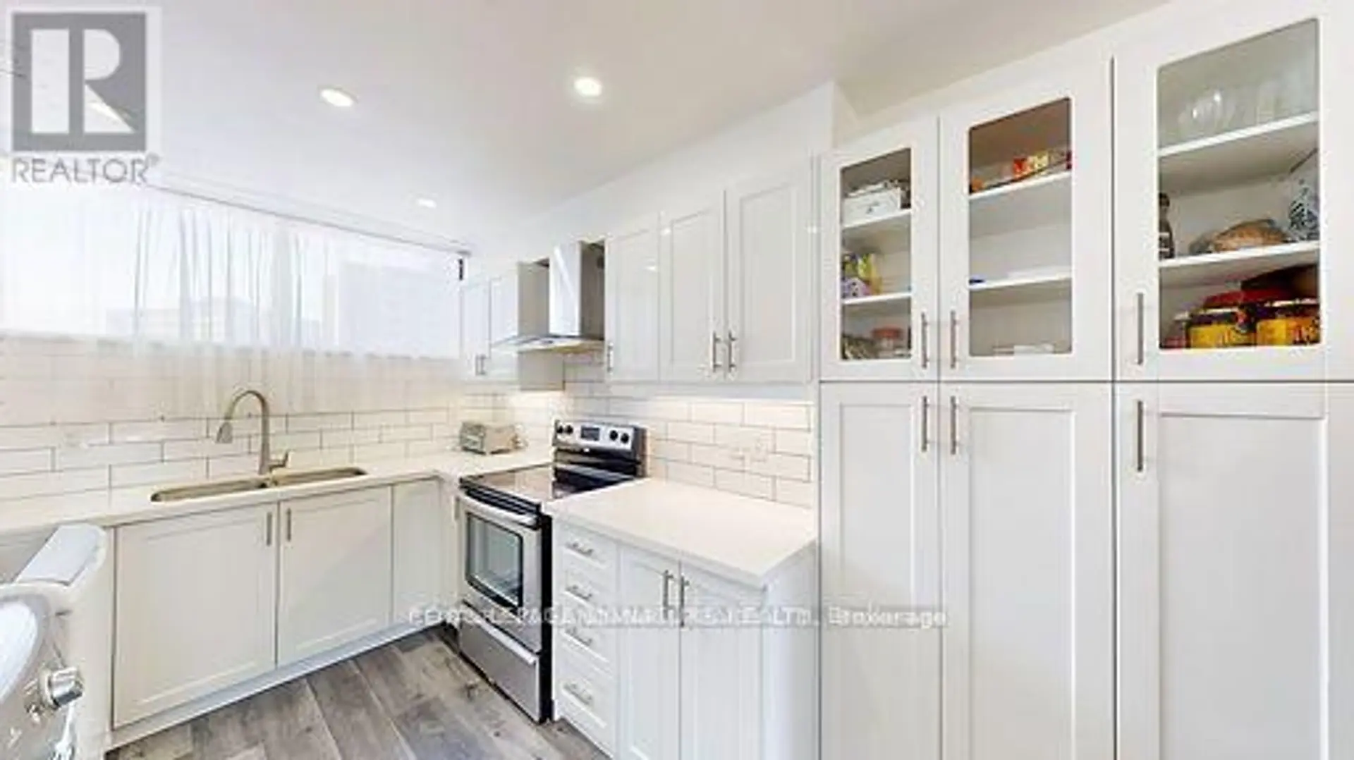 #806 4673 JANE STREET - Image 3