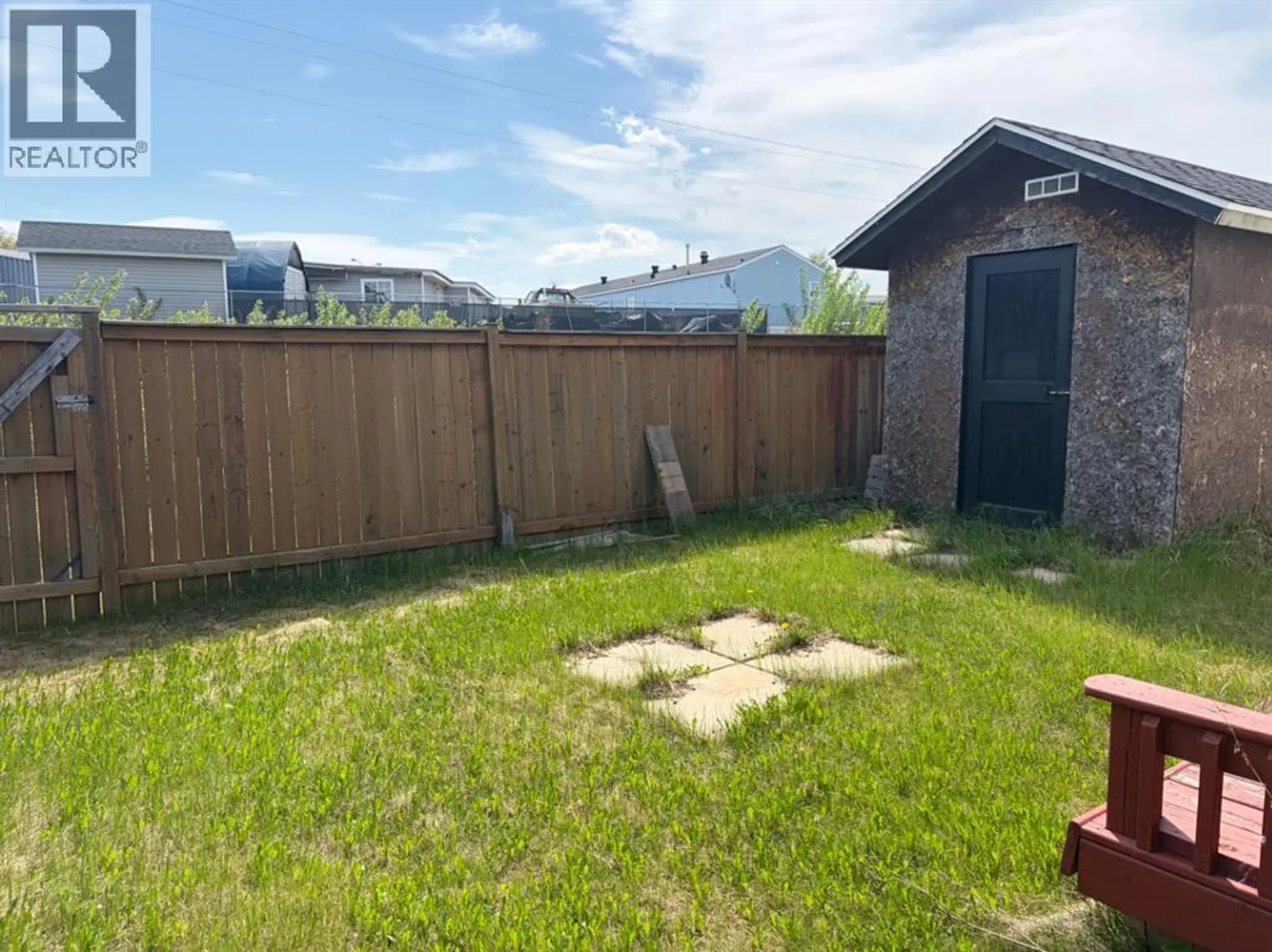 300 Grandview Crescent - Image 2