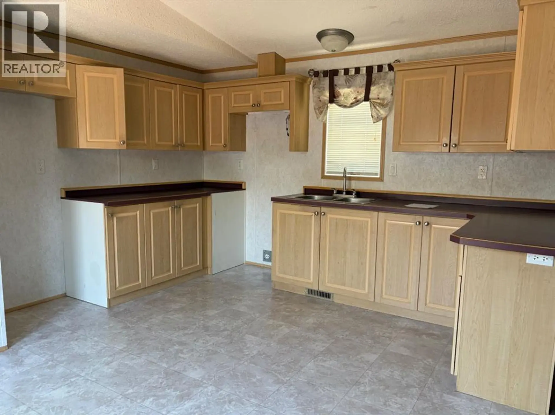 300 Grandview Crescent - Image 4