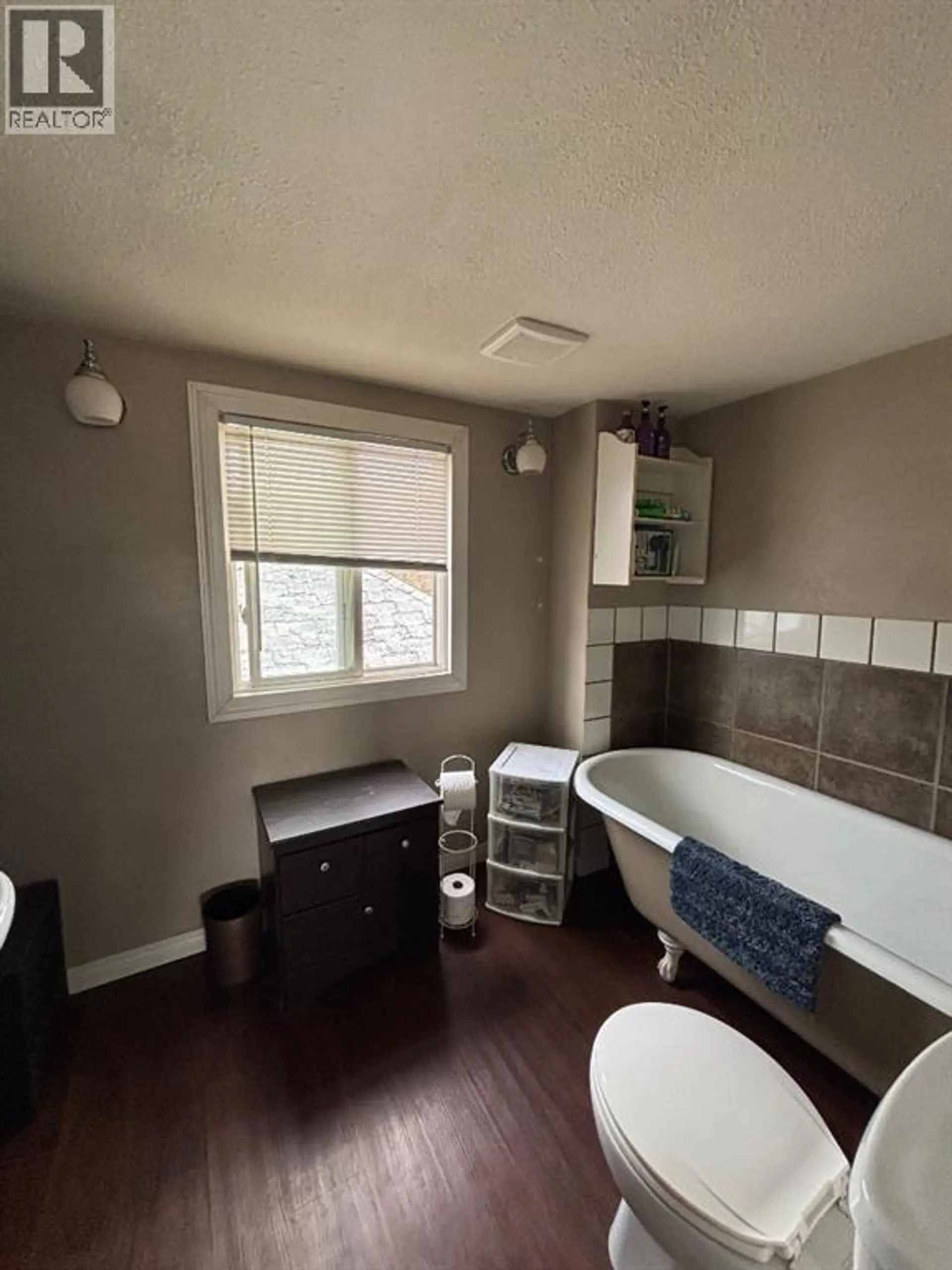 231 14 Street N - Image 12