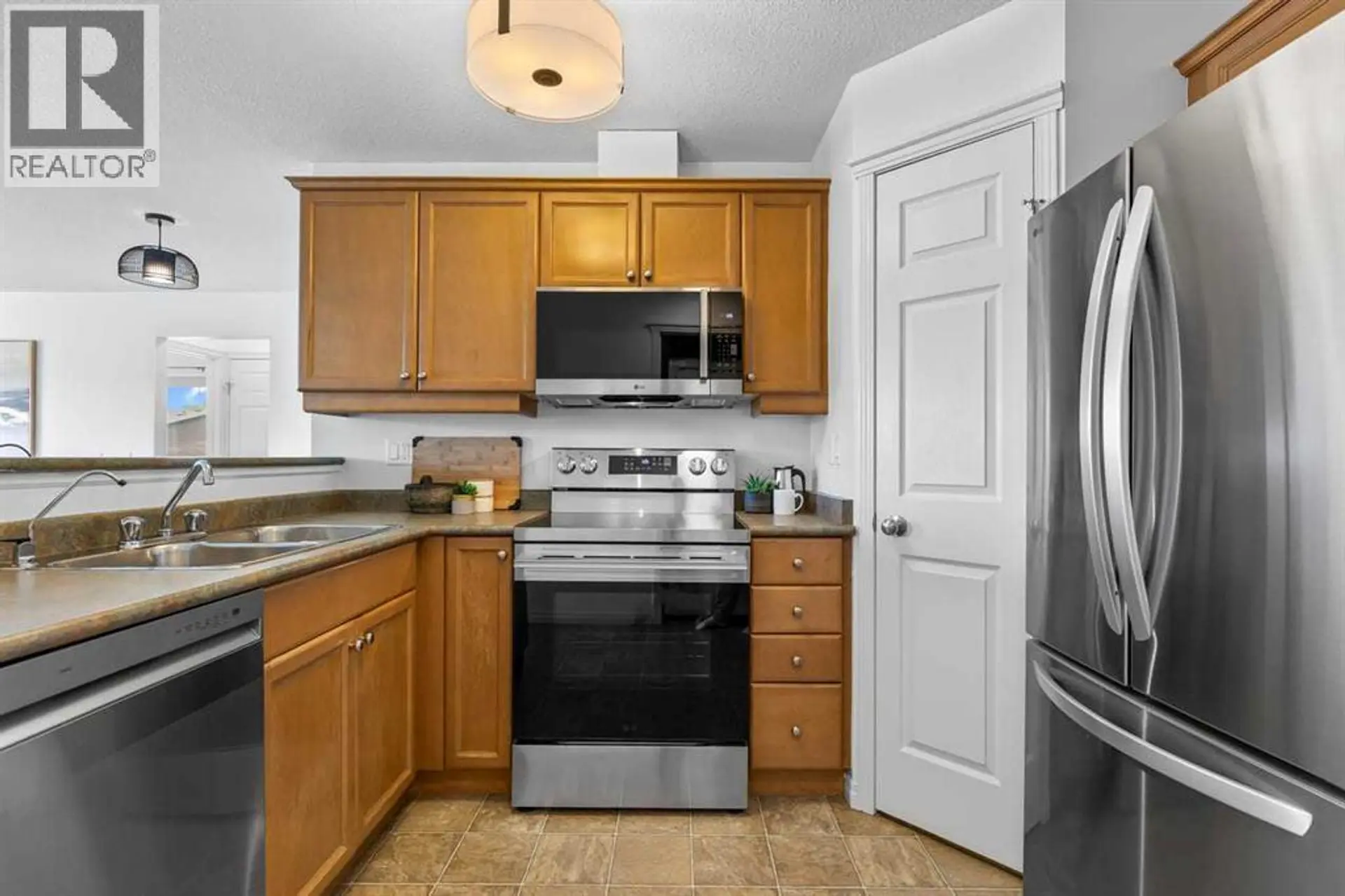 #301 1110 17 Street SW - Image 1
