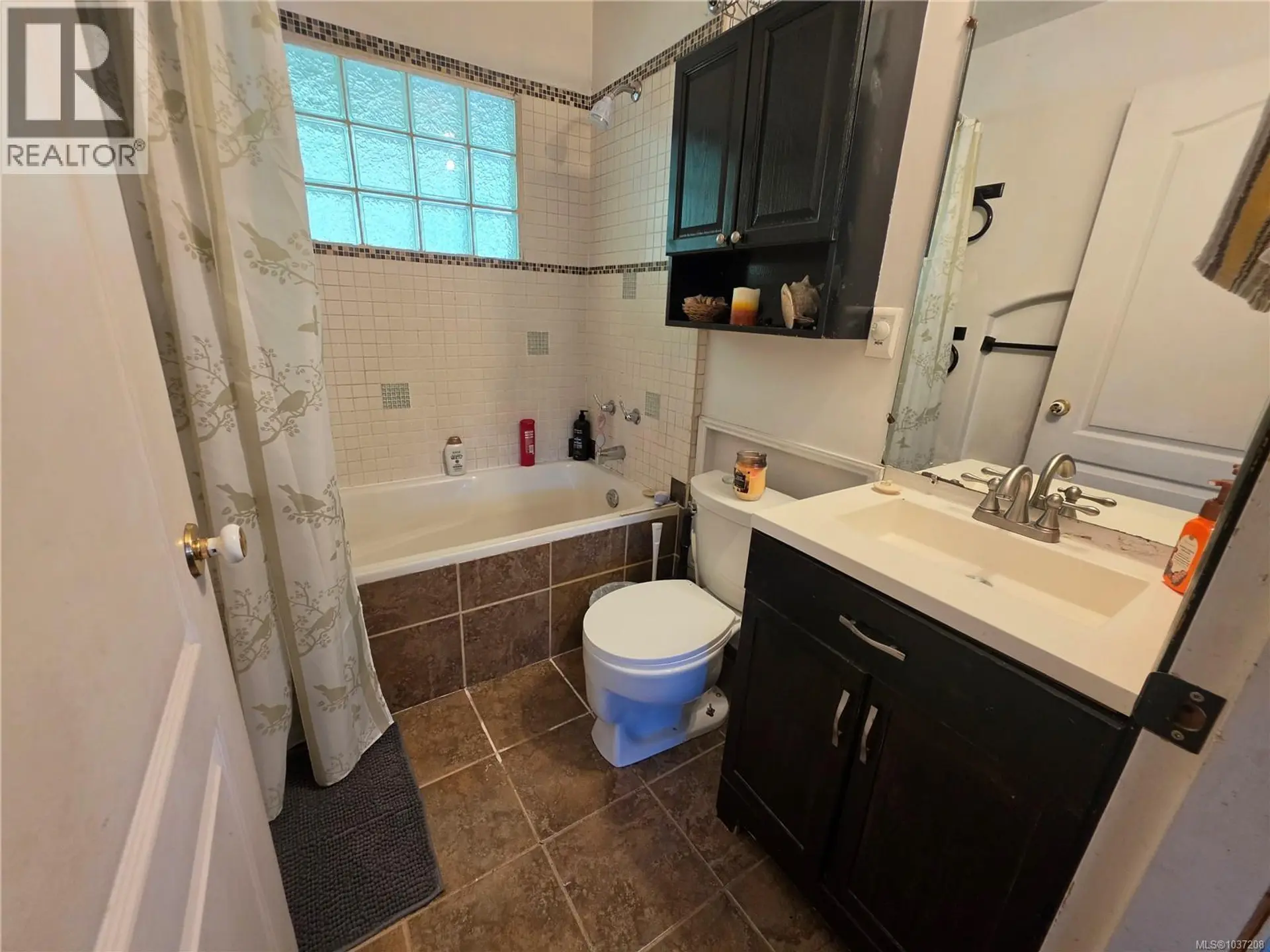 713 Victoria Rd - Image 13