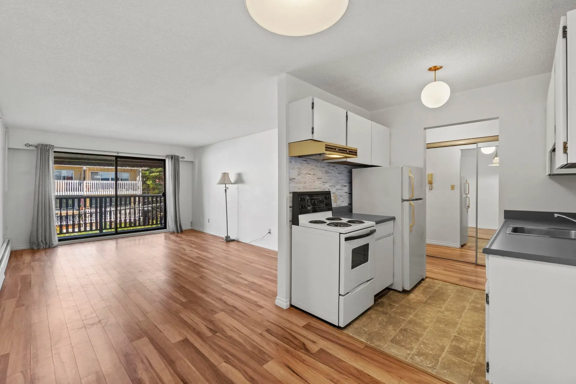 #315 310 W 3rd Street - Image 7