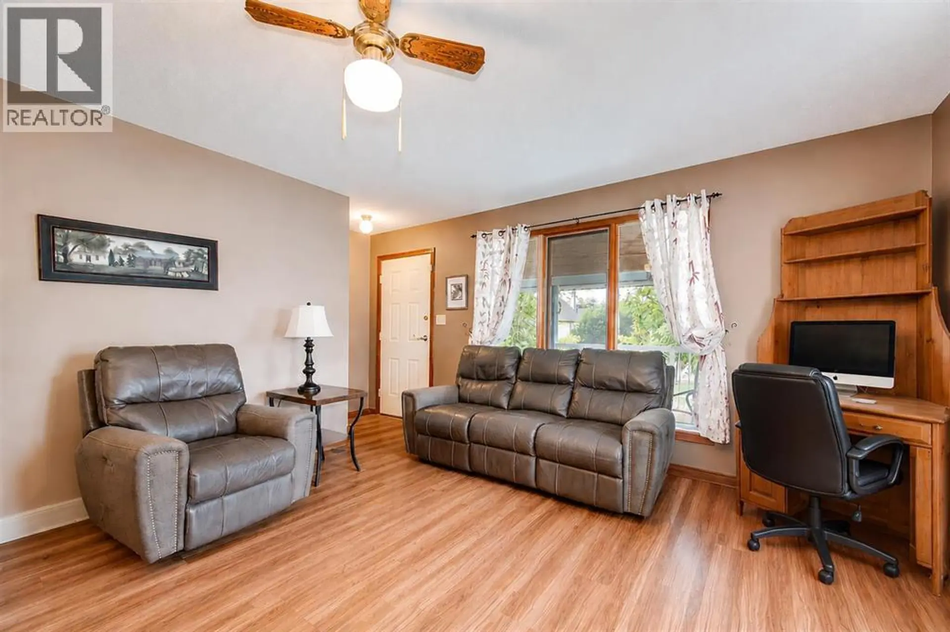 5005 43 Street E - Image 6