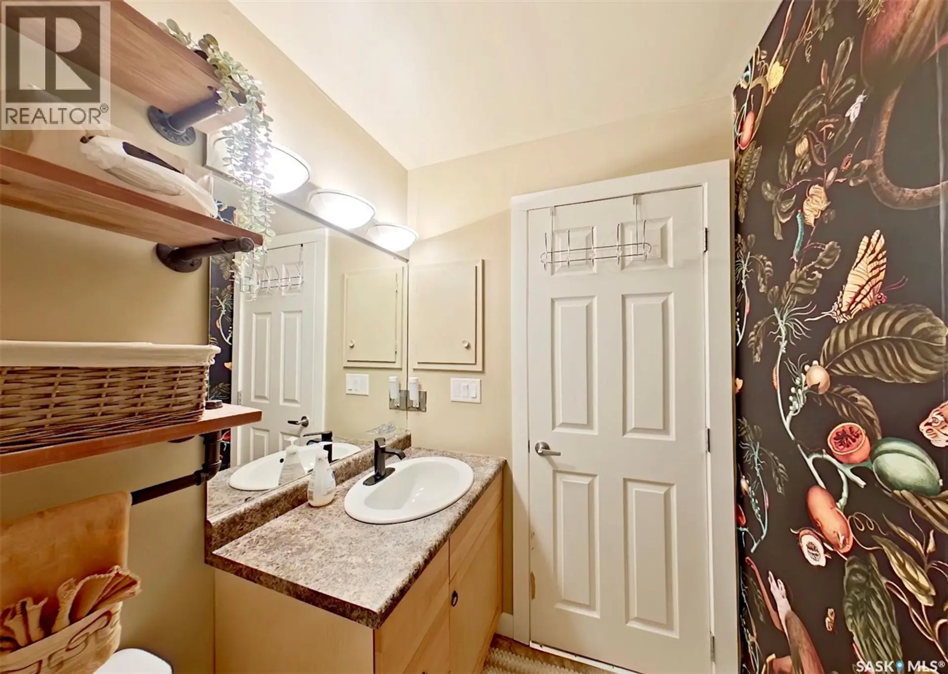 #2 2358 Rae STREET - Image 12