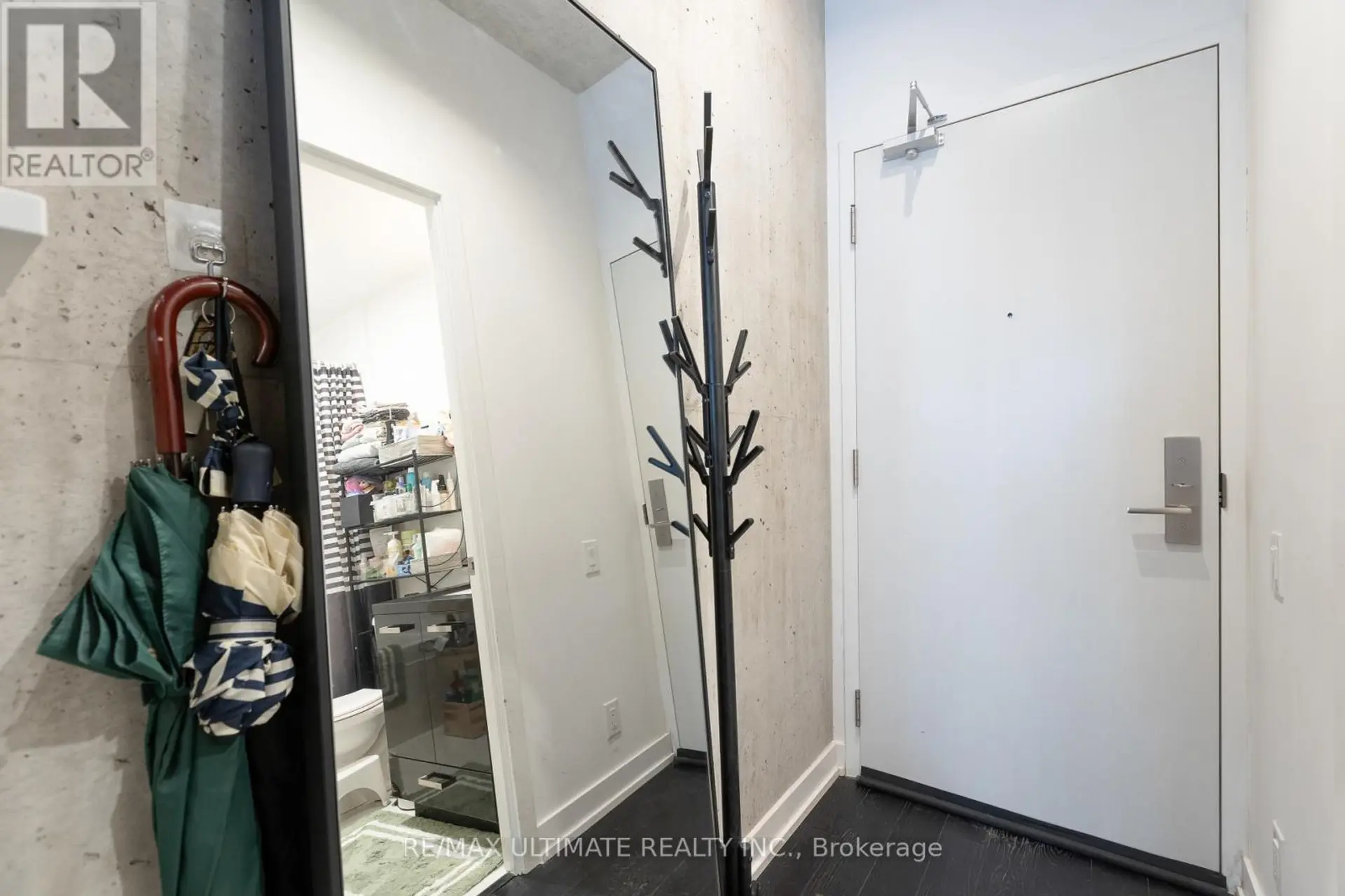 #206 39 BRANT STREET - Image 2