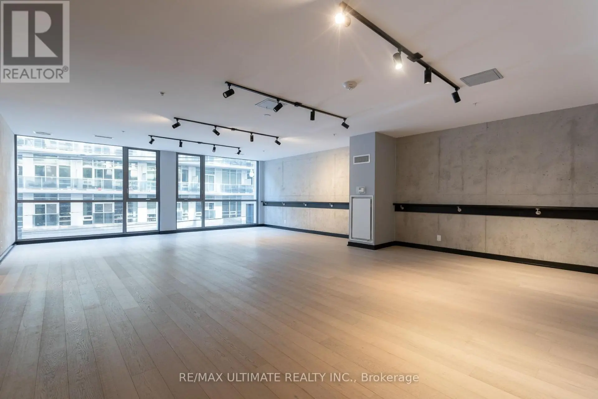 #206 39 BRANT STREET - Image 14