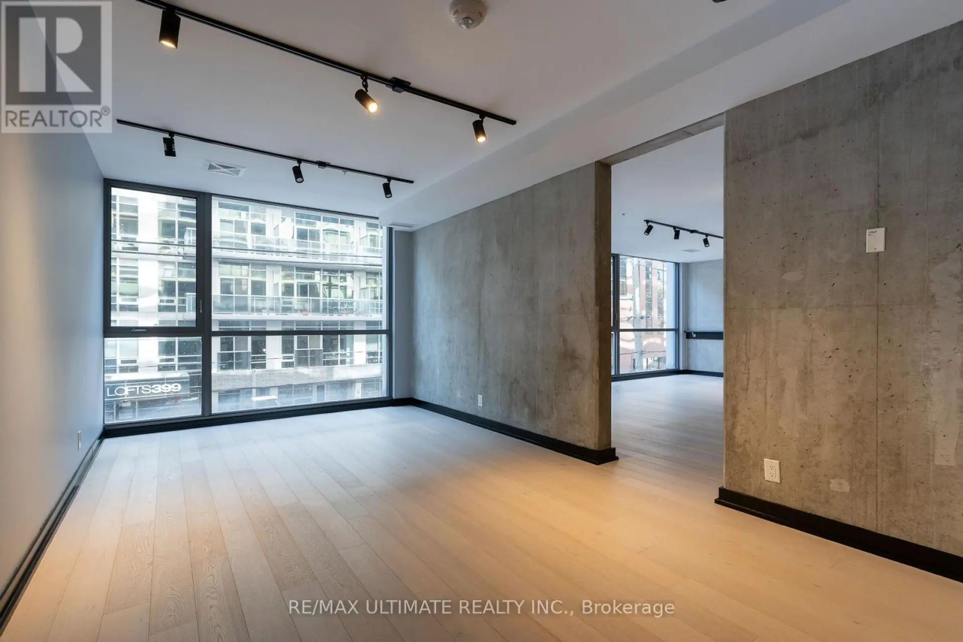 #206 39 BRANT STREET - Image 15