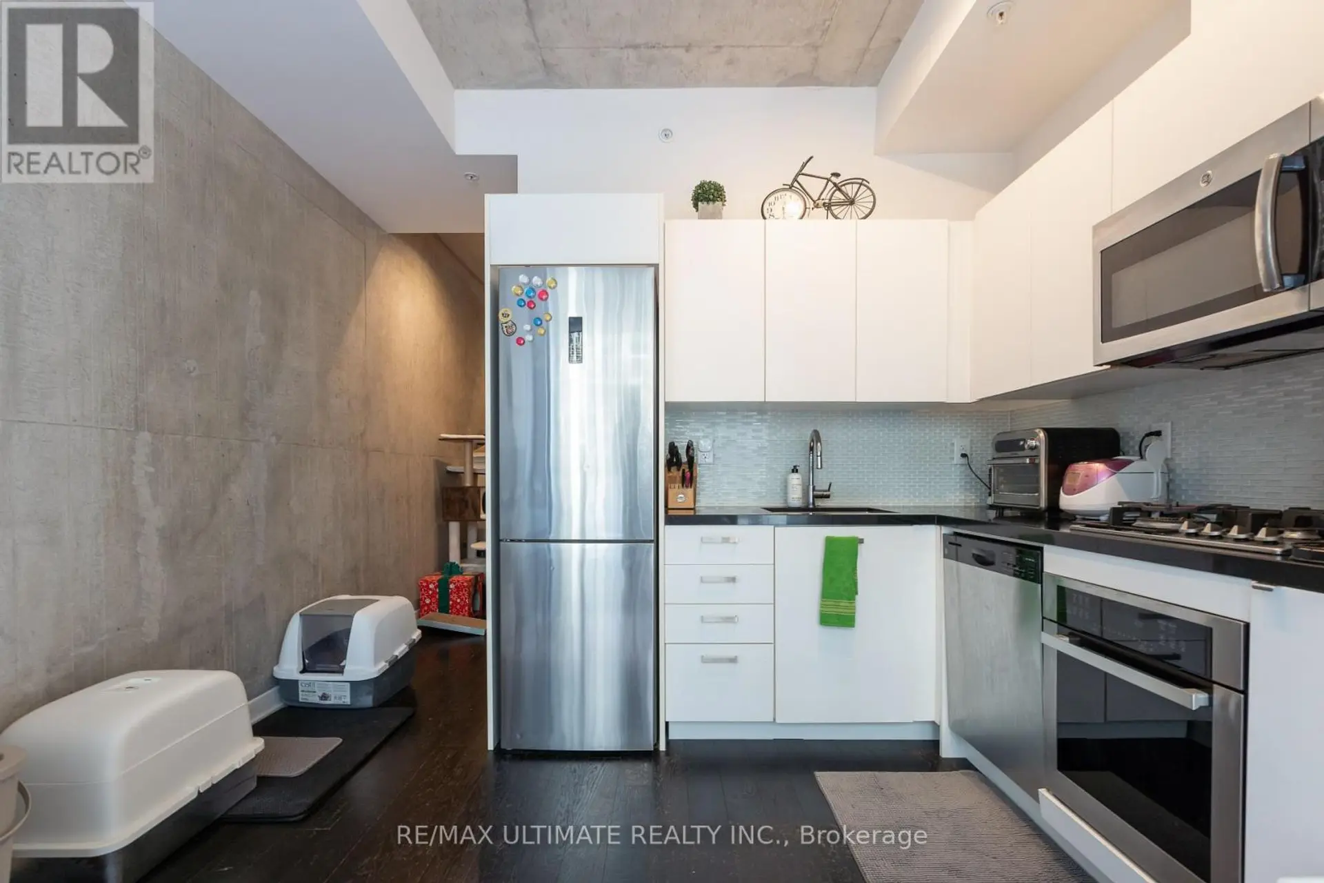 #206 39 BRANT STREET - Image 10
