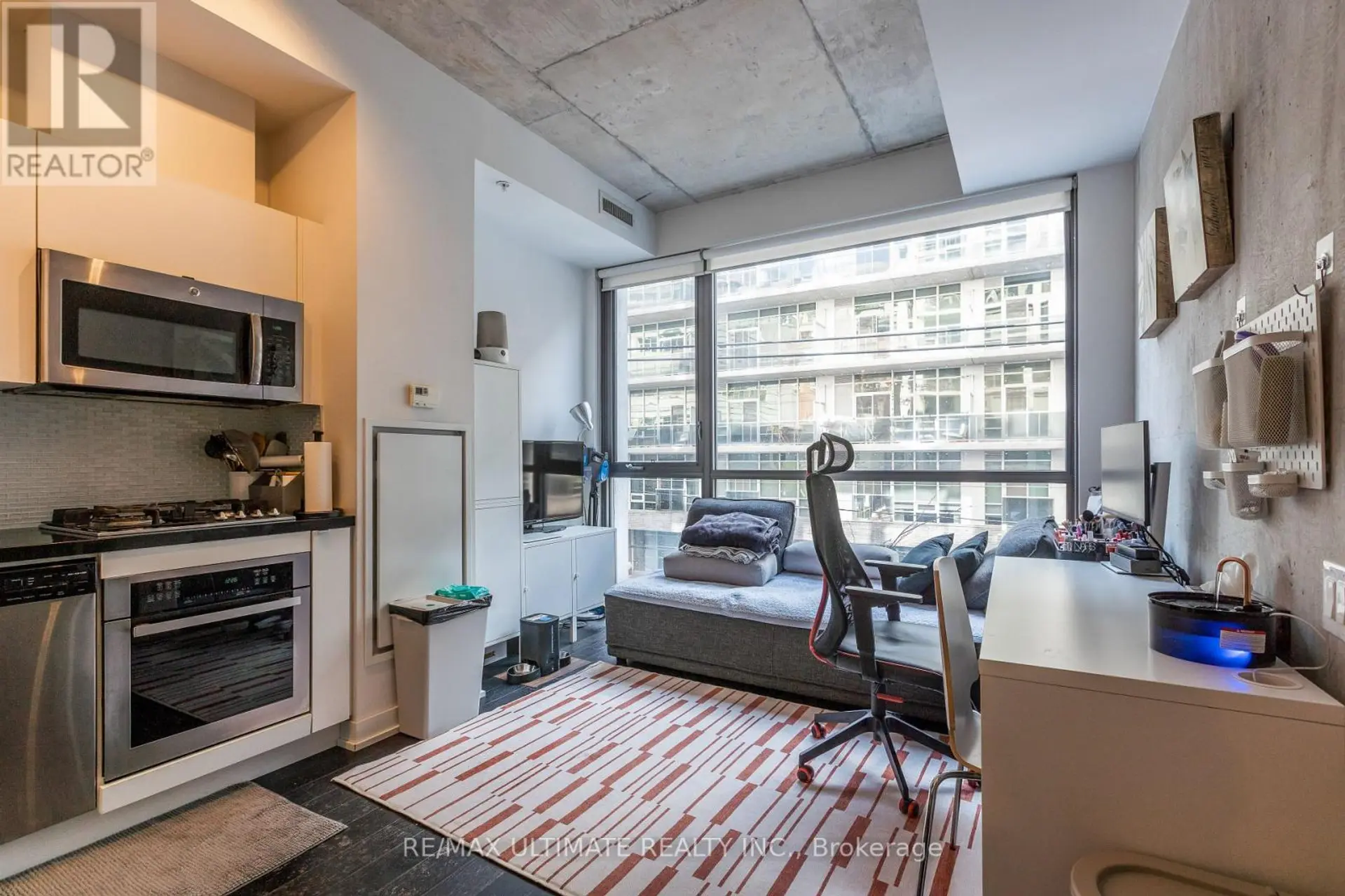 #206 39 BRANT STREET - Image 6