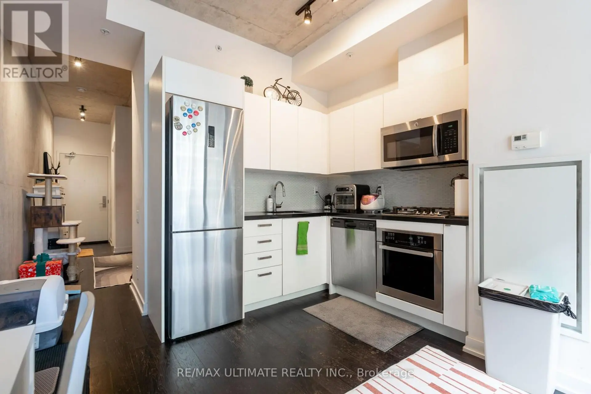 #206 39 BRANT STREET - Image 8