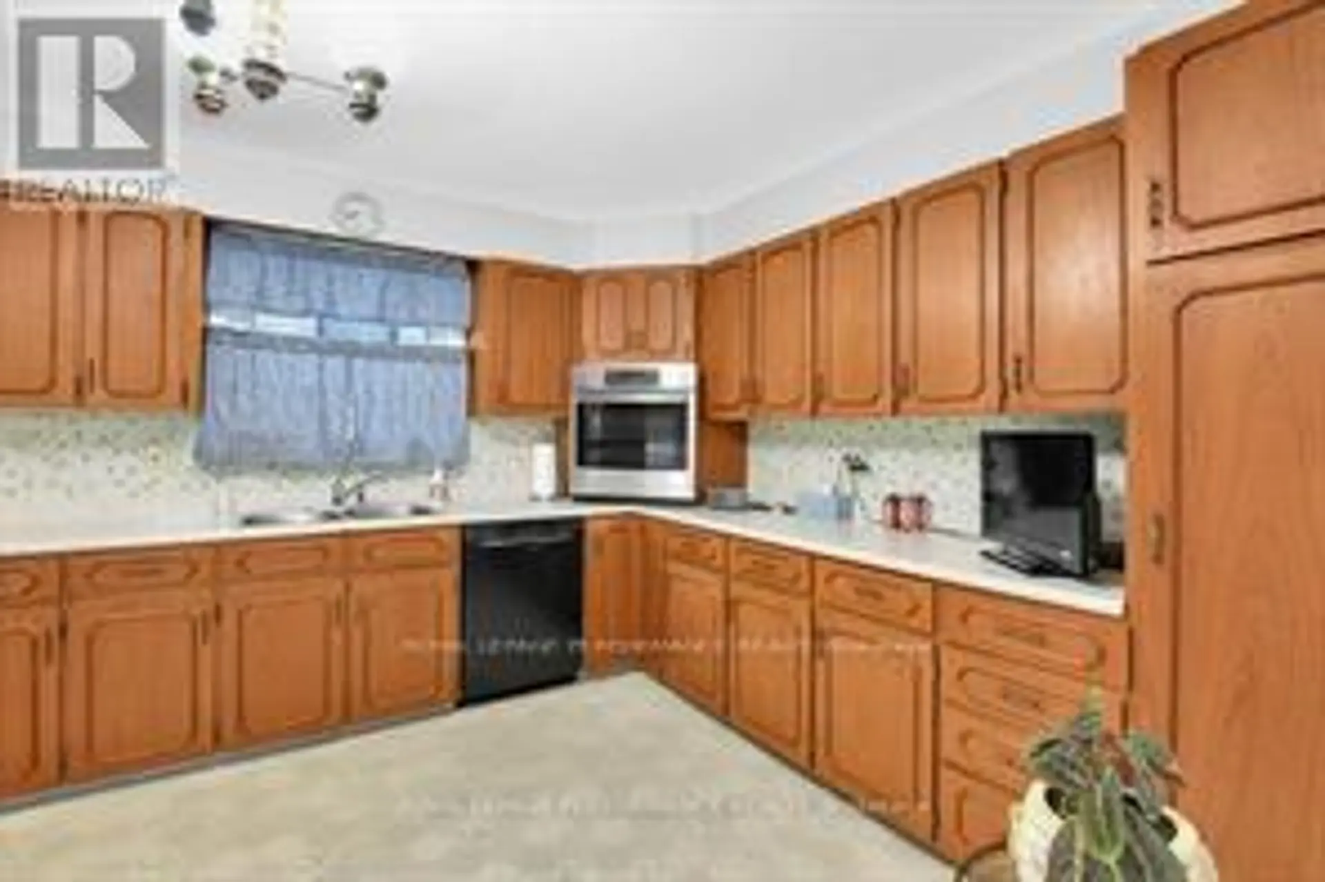 456 BLAKE BOULEVARD - Image 9