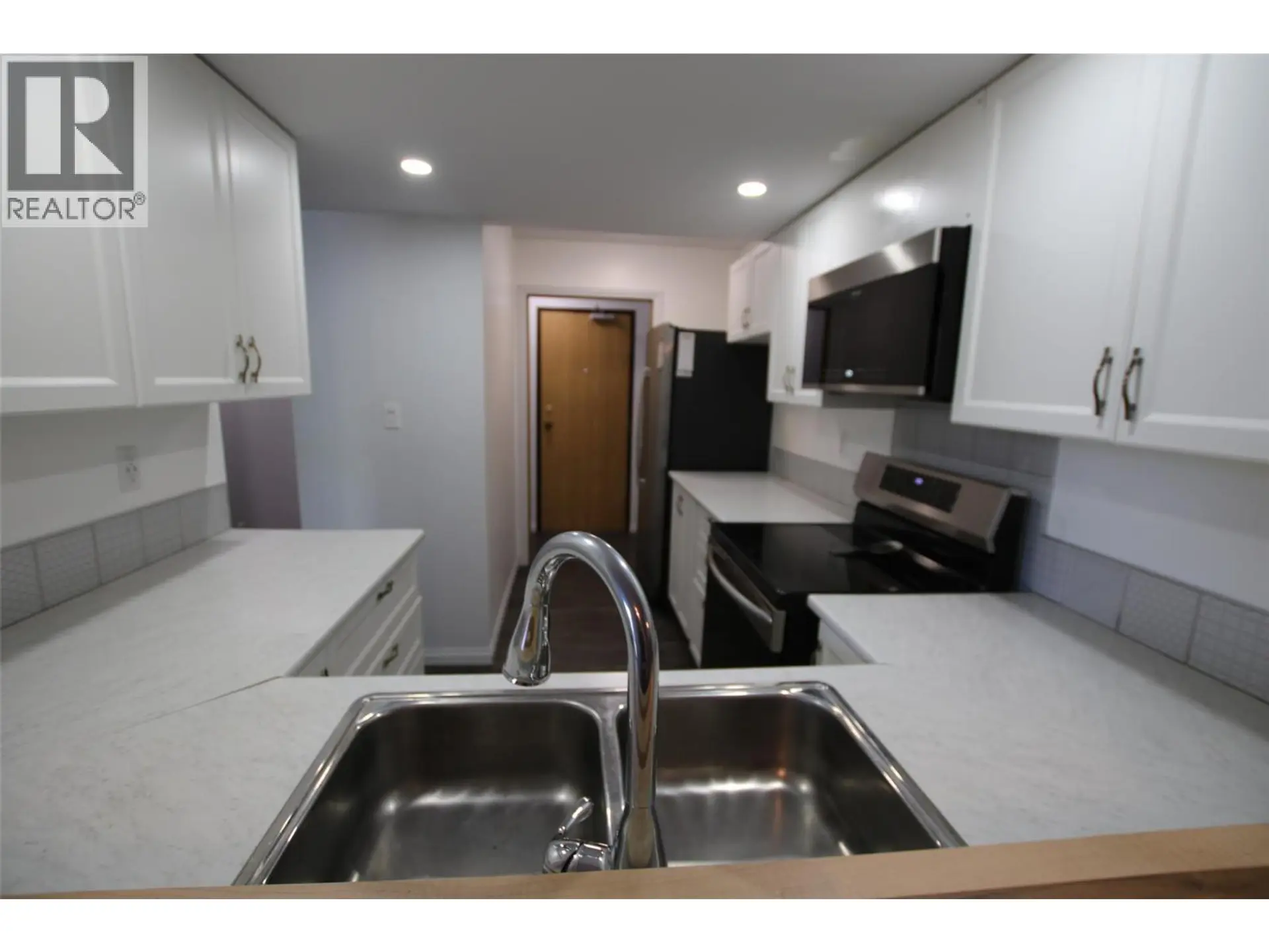 #113 185 Chamberlain Crescent - Image 3