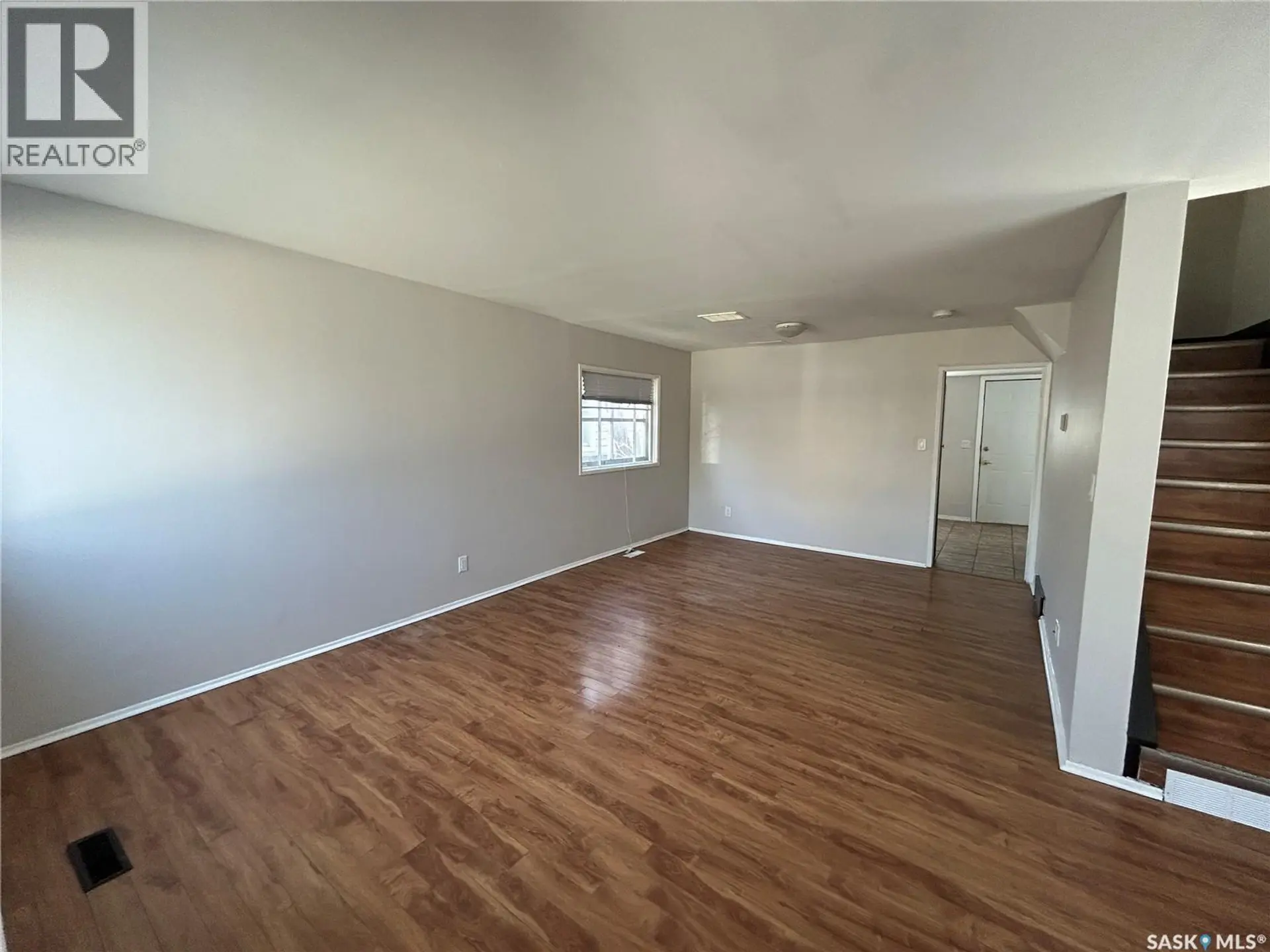 607 28th STREET W - Image 2