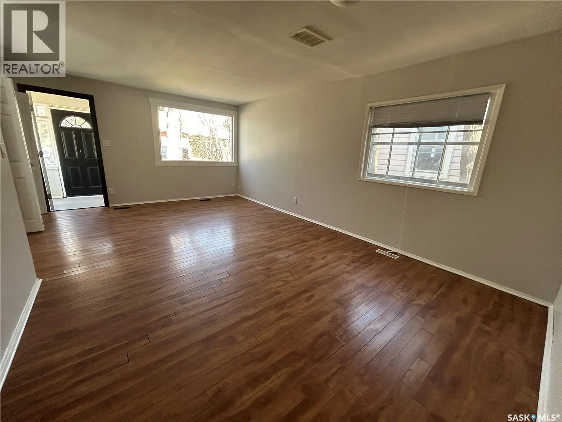 607 28th STREET W - Image 3