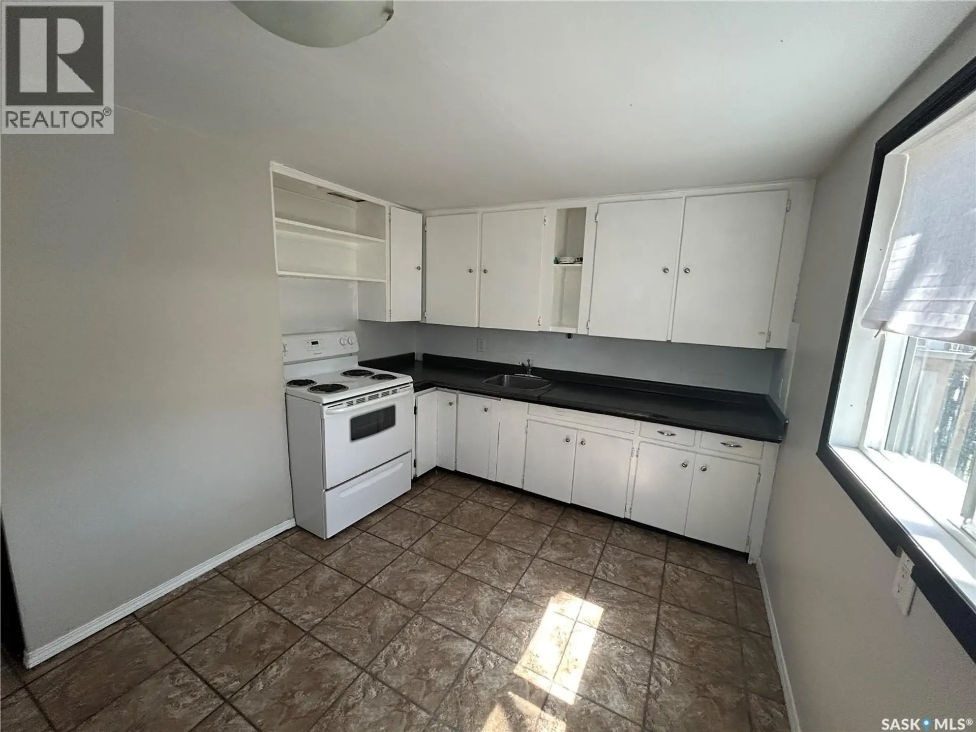 607 28th STREET W - Image 5