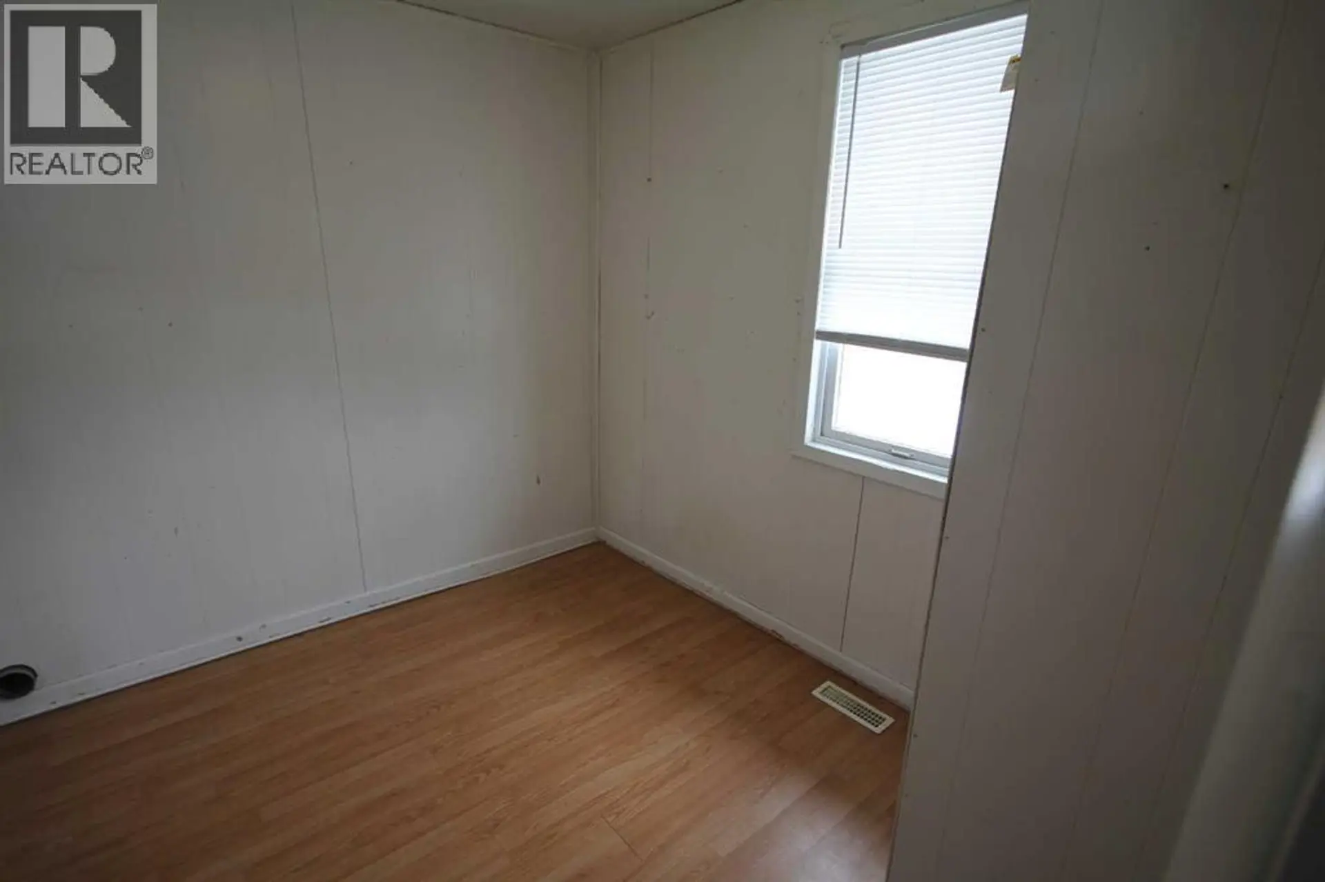 4709 46 Street - Image 8