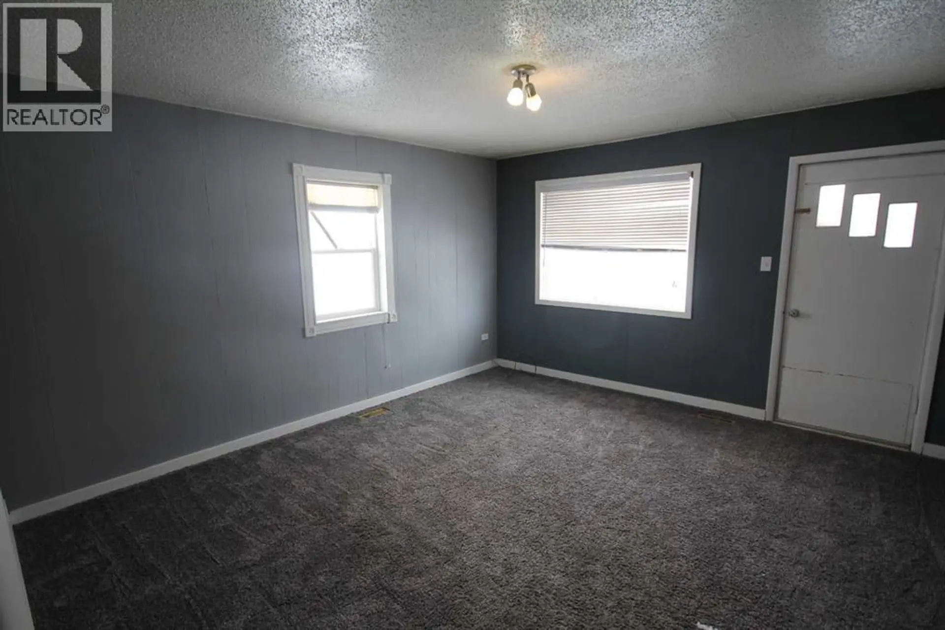 4709 46 Street - Image 5