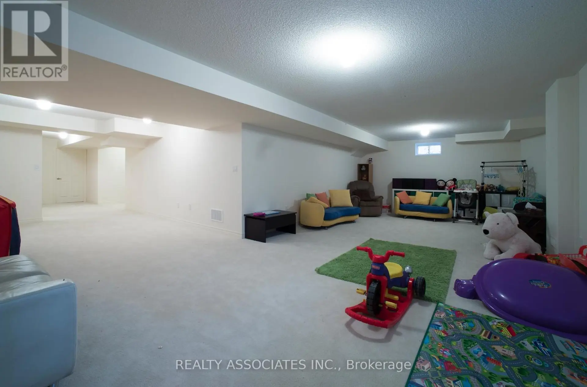 50 STRONG AVENUE - Image 13