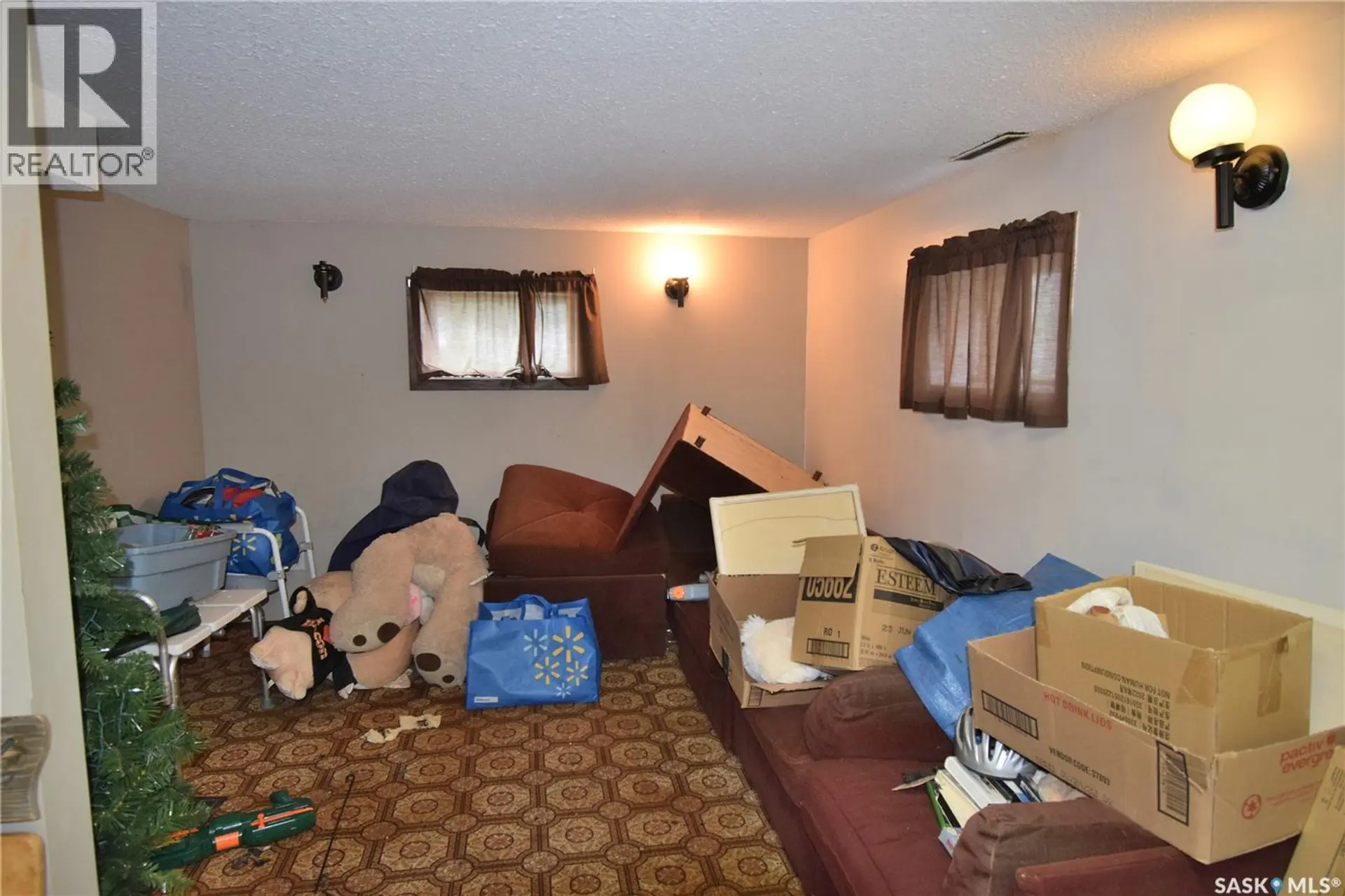 579 25th STREET E - Image 10